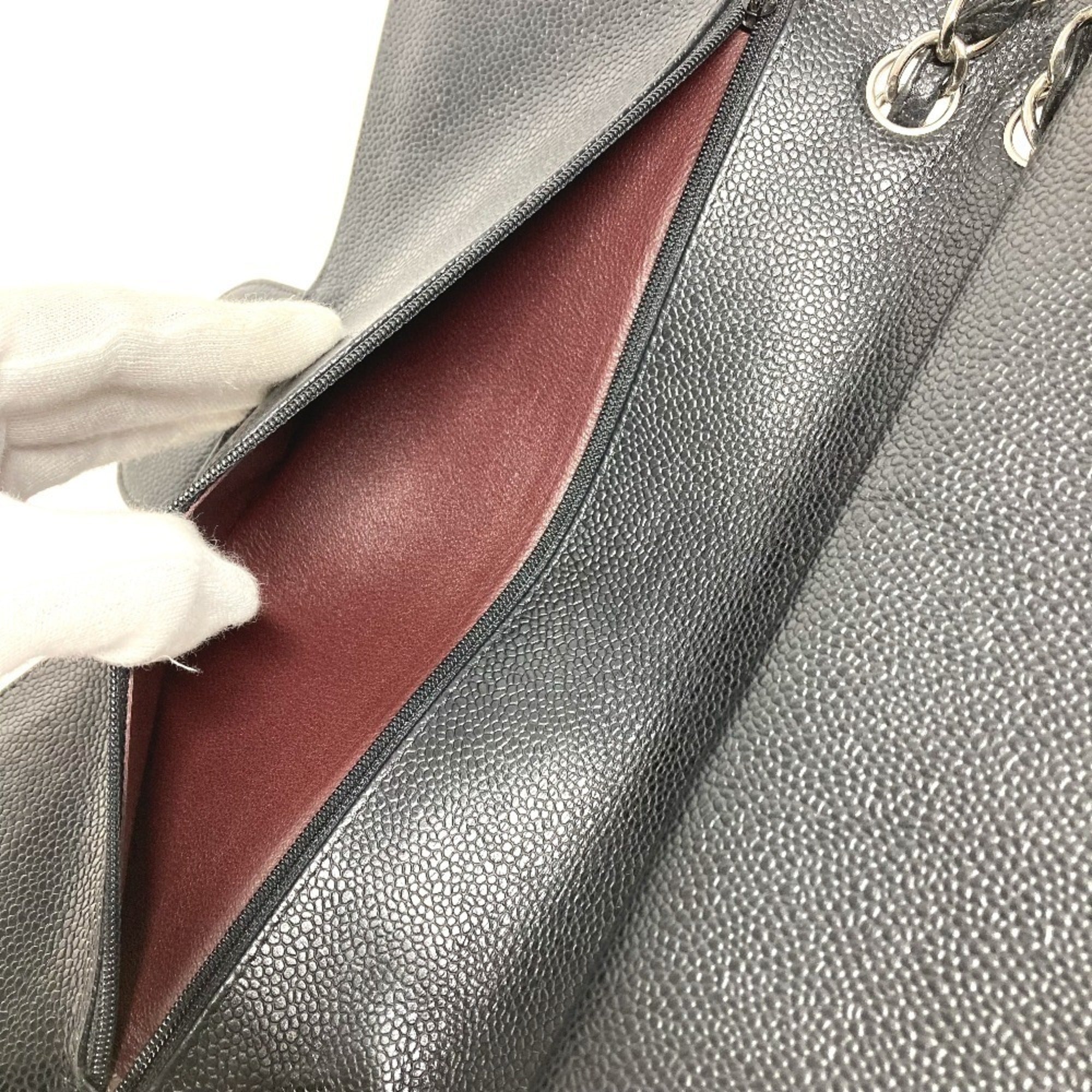 Chanel Matelasse Black Grained Calfskin Shoulder Bag (Pre-Owned)