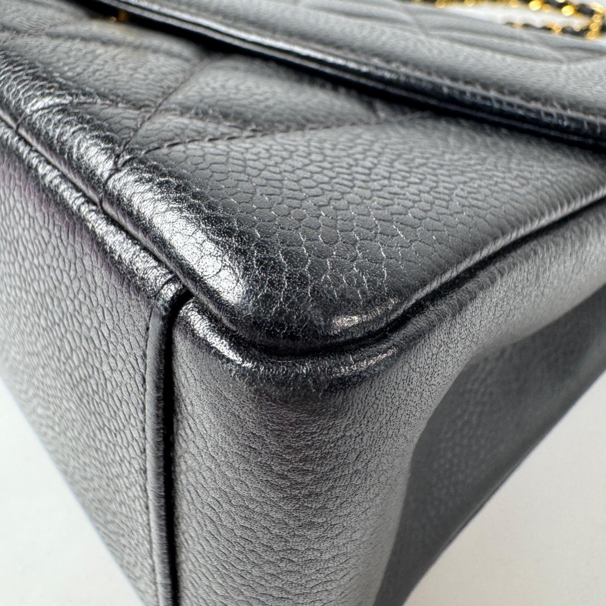 Chanel Black Grained Calfskin Shoulder Bag (Pre-Owned)