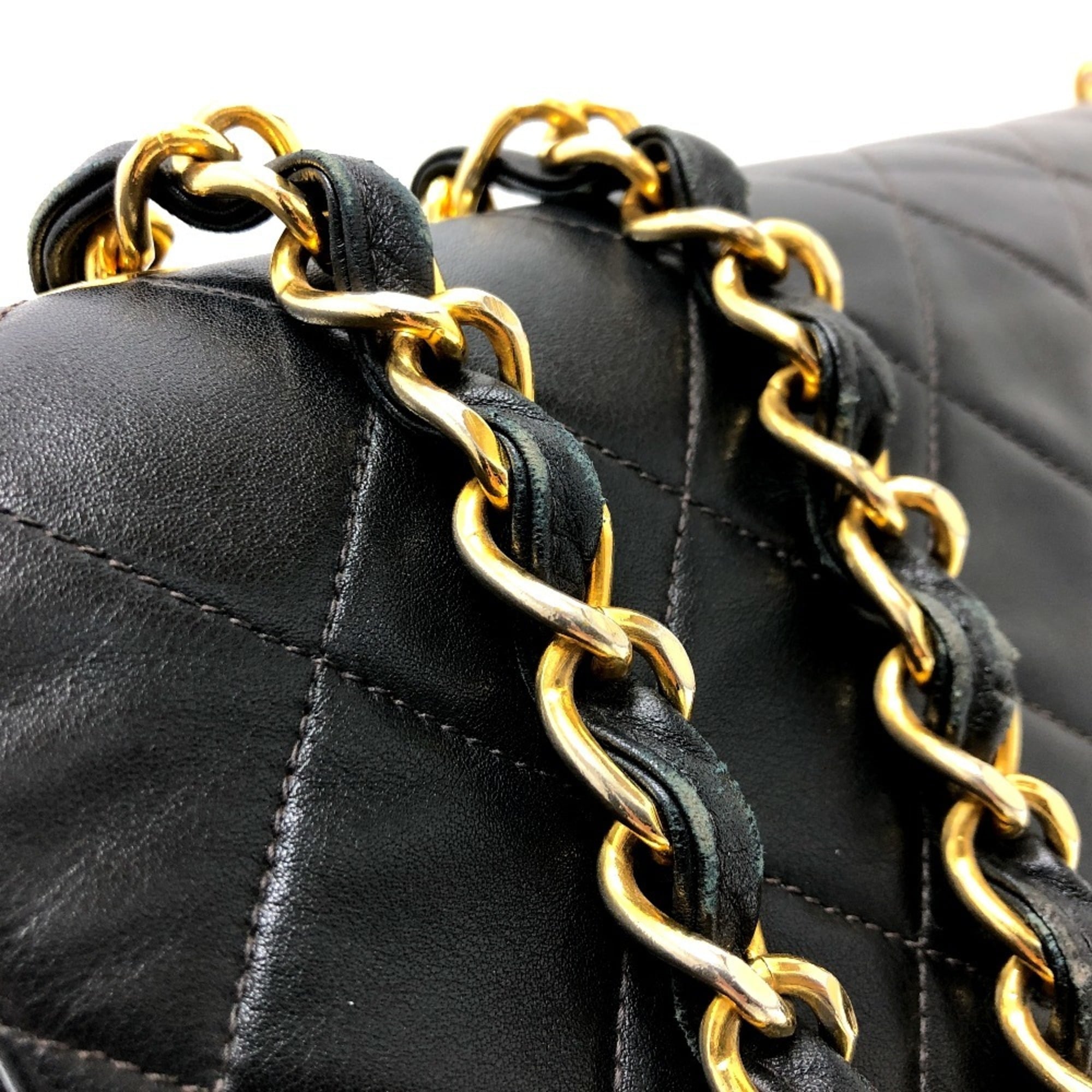 Chanel Matelasse Black Leather Shoulder Bag (Pre-Owned)