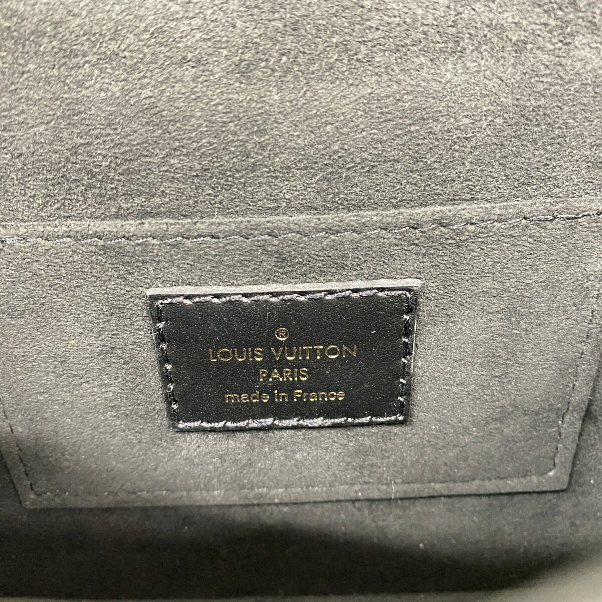 Louis Vuitton Noir Shoulder Bag (Pre-Owned)