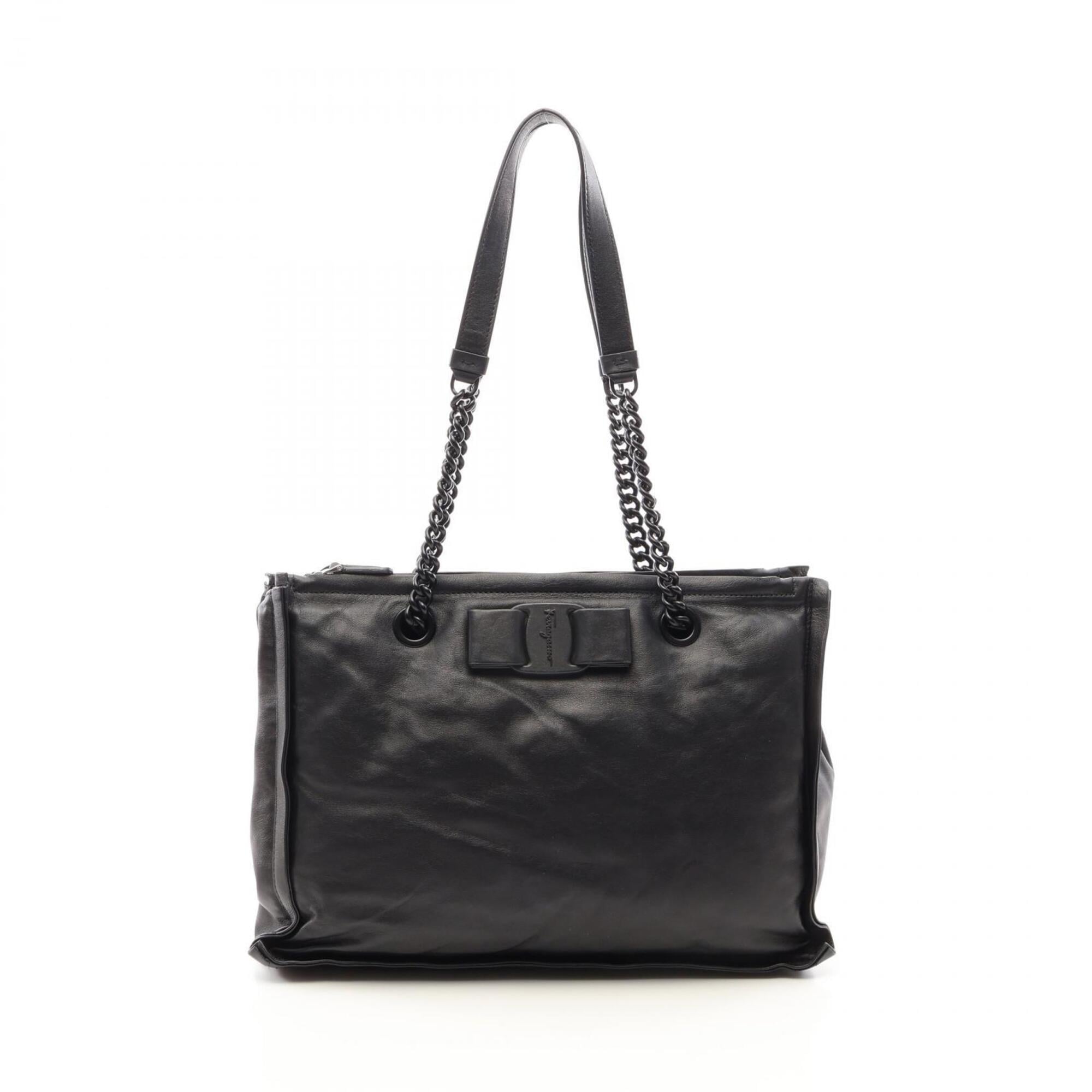 Salvatore Ferragamo Black Leather Handbag Shoulder Bag (Pre-Owned)