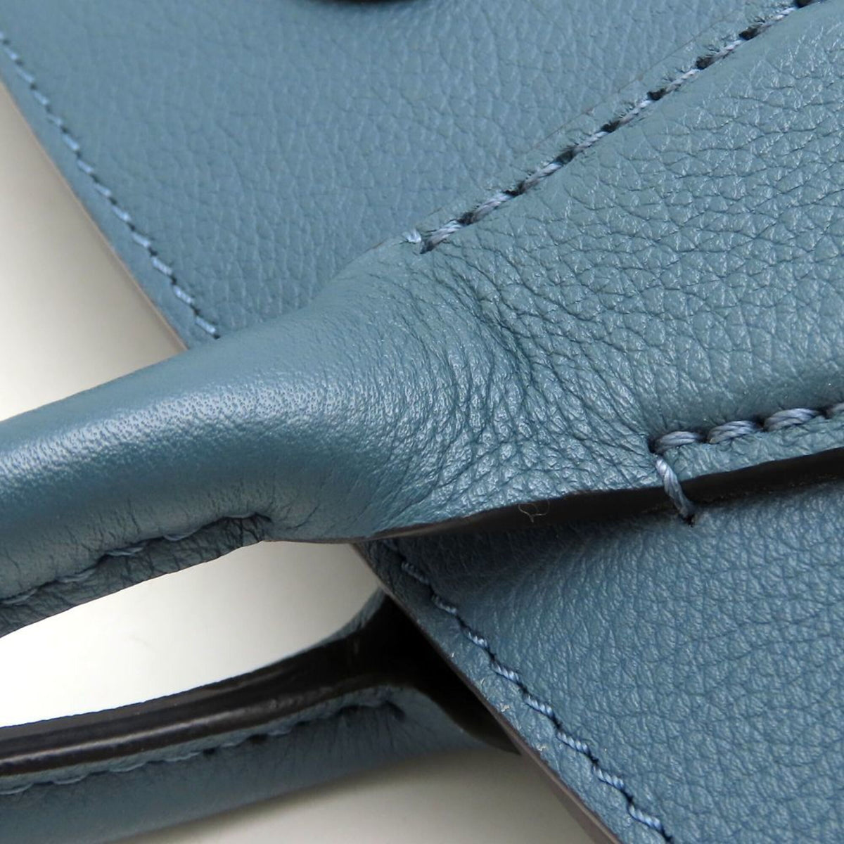 Louis Vuitton Blue Handbag (Pre-Owned)