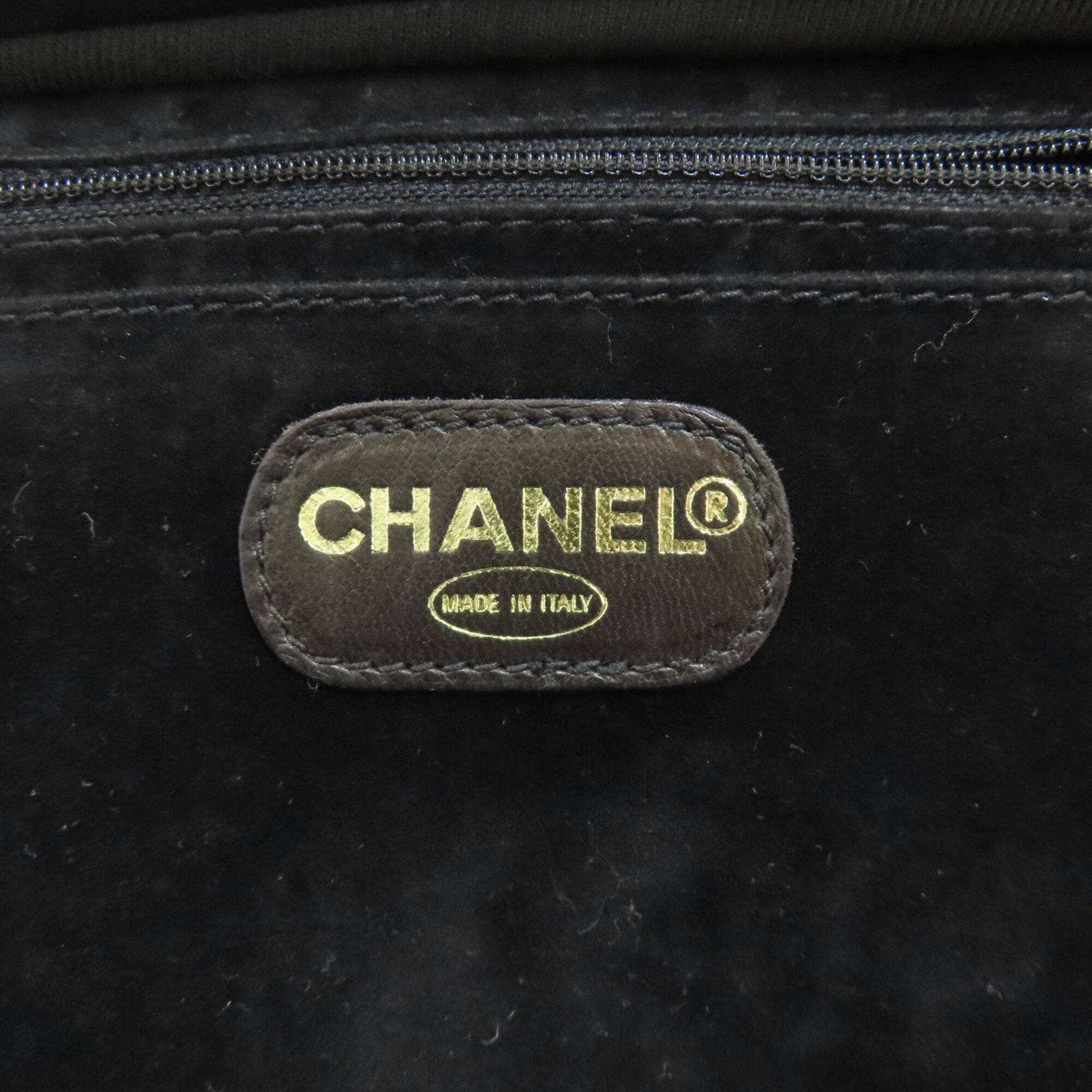 Chanel Black Patent Leather Handbag (Pre-Owned)