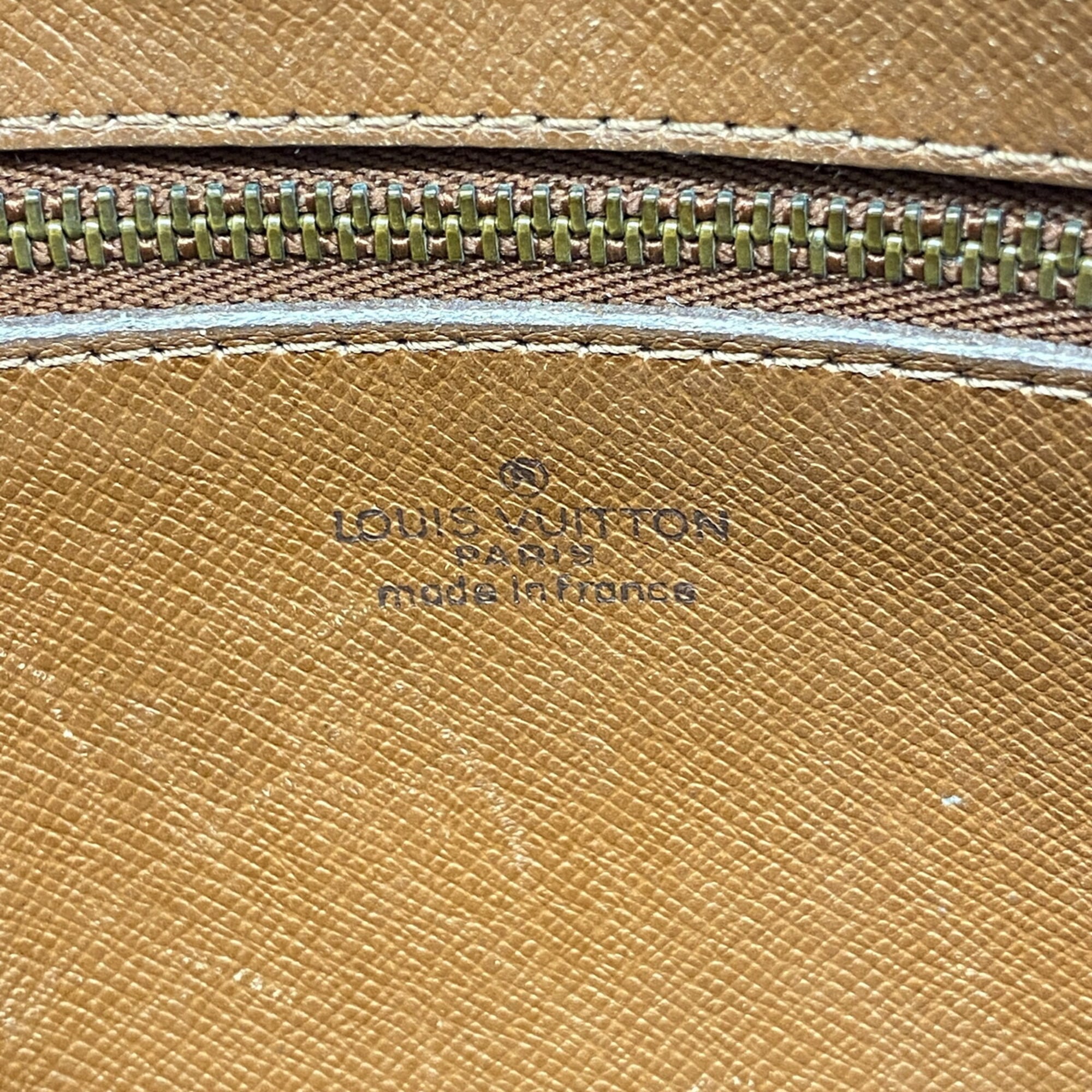 Louis Vuitton Brown Clutch Bag (Pre-Owned)