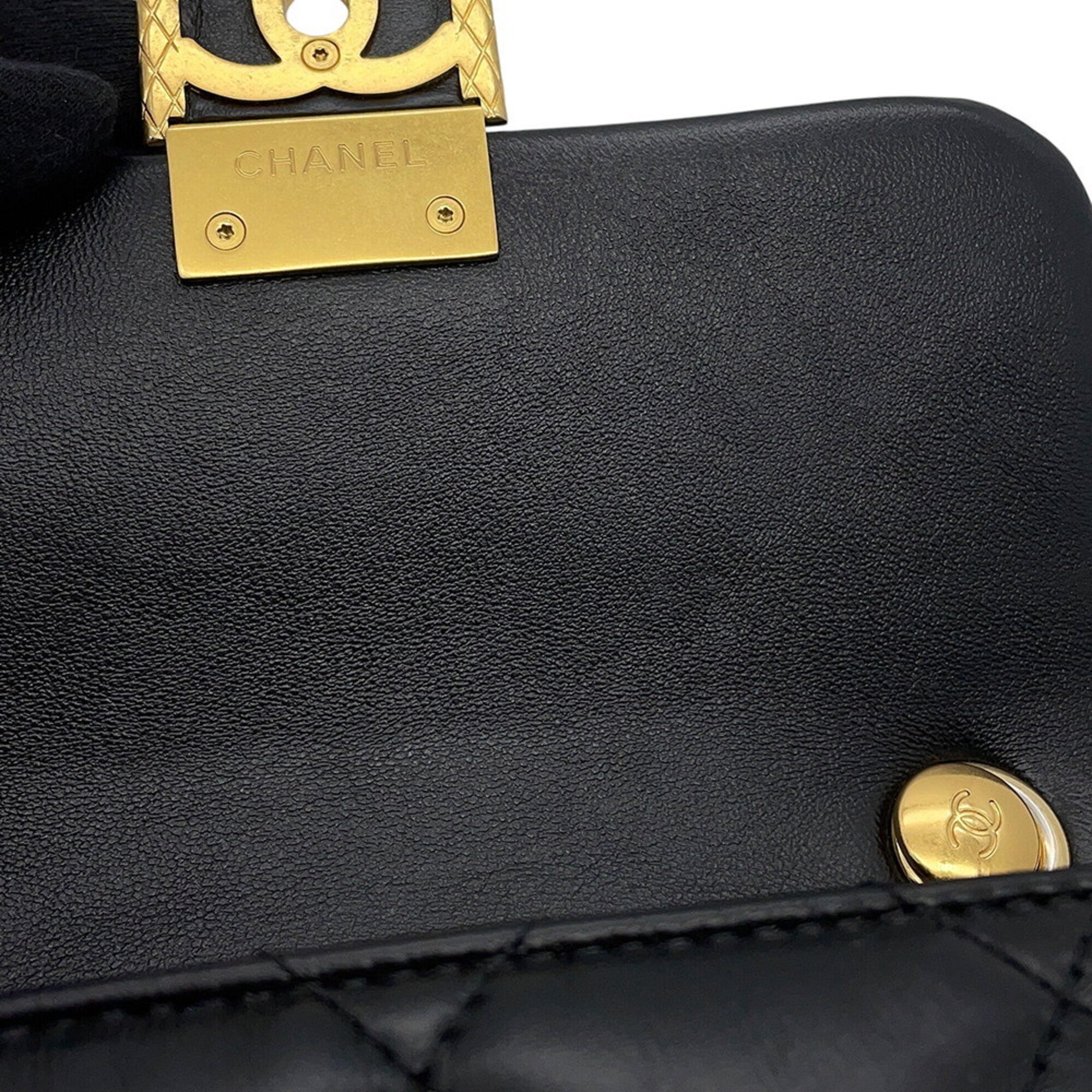 Chanel Black Leather Shoulder Bag (Pre-Owned)