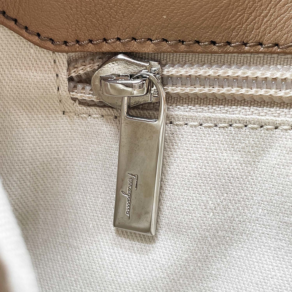 Salvatore Ferragamo Beige Silver Leather Handbag (Pre-Owned)