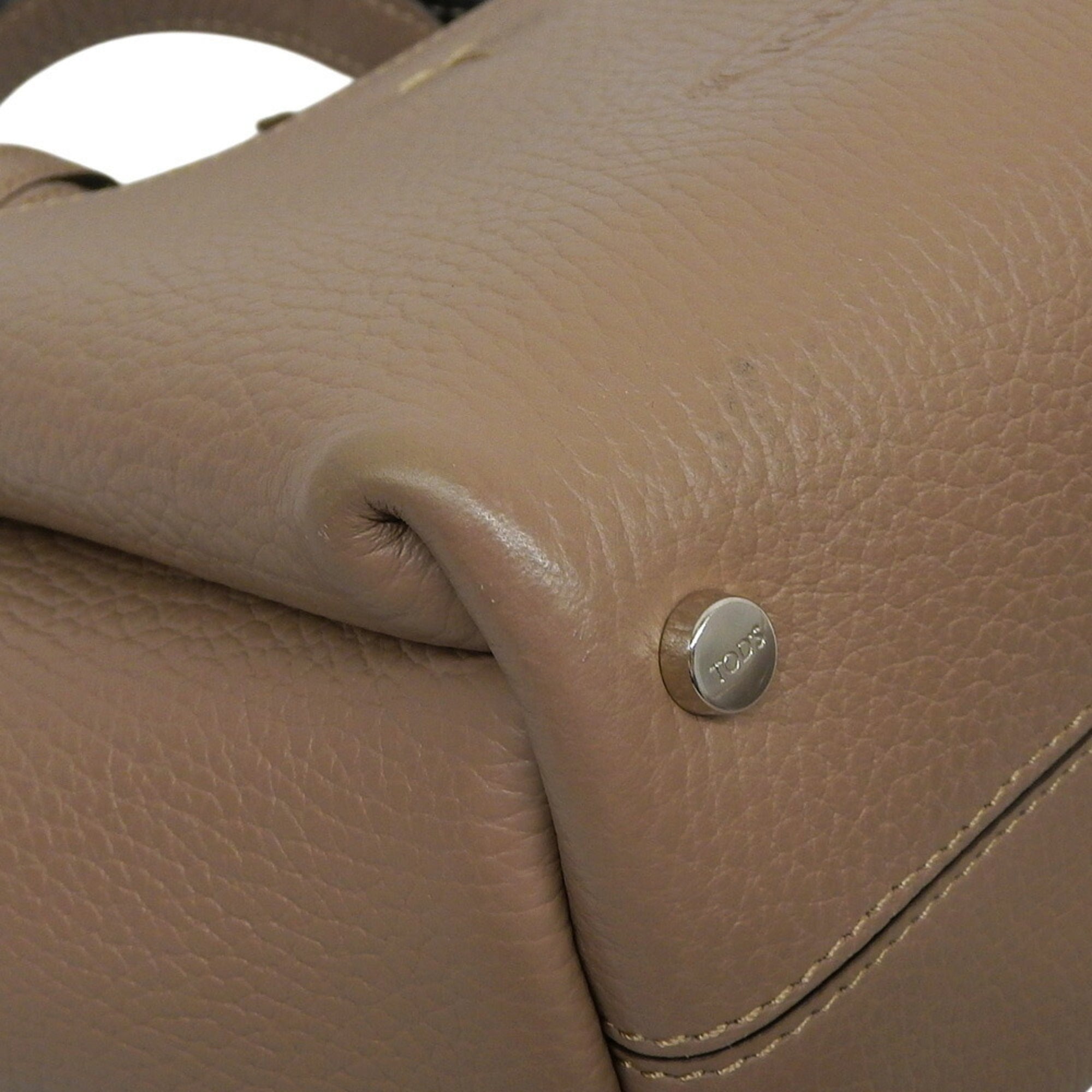 Tod's Beige Leather Handbag (Pre-Owned)