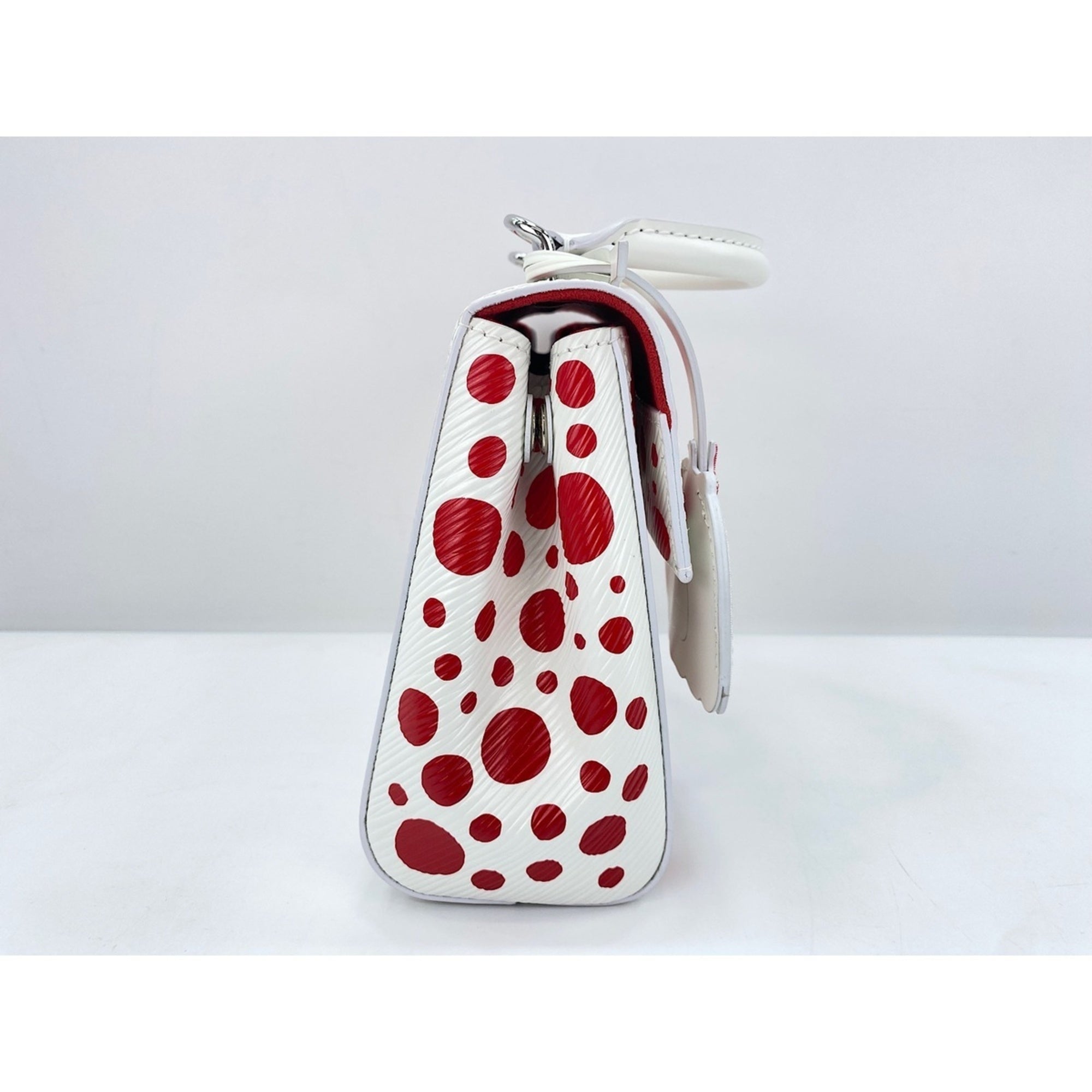 Louis Vuitton White Handbag (Pre-Owned)