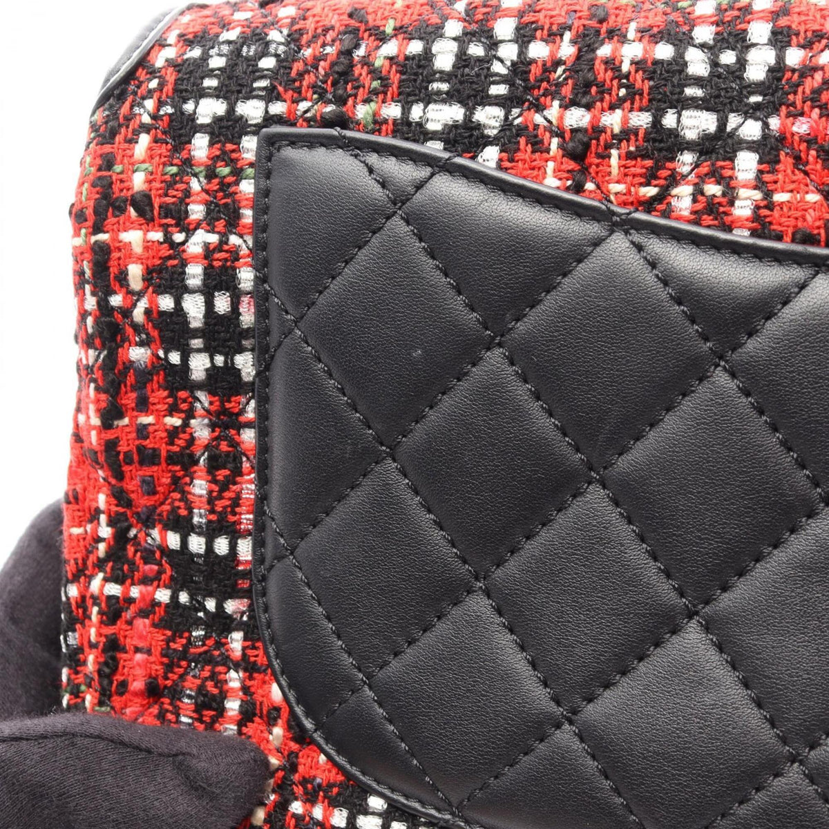 Chanel Black Multi-Color Red Color Fabric Leather Shoulder Bag (Pre-Owned)