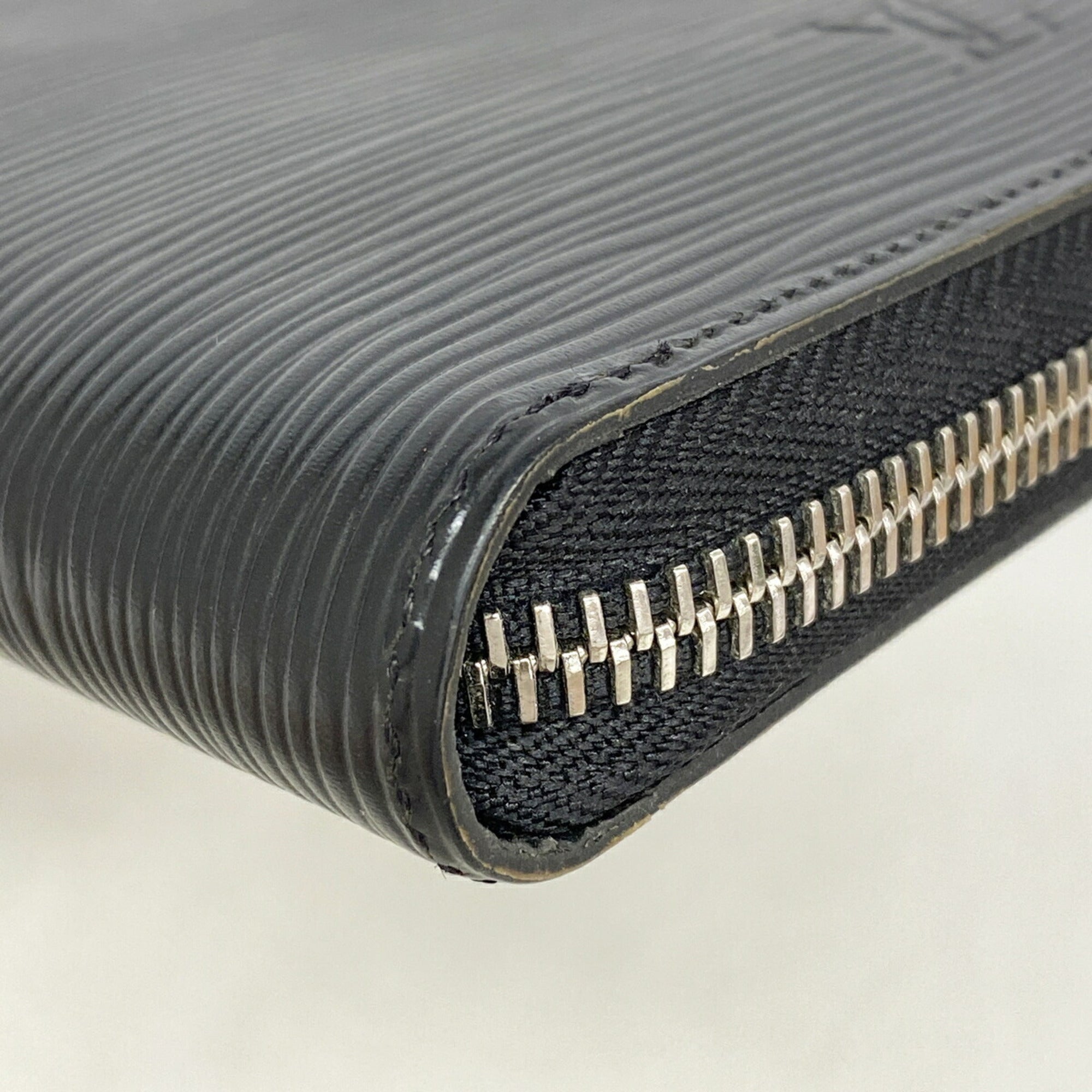 Louis Vuitton Noir Long Wallet (Bi-Fold) (Pre-Owned)