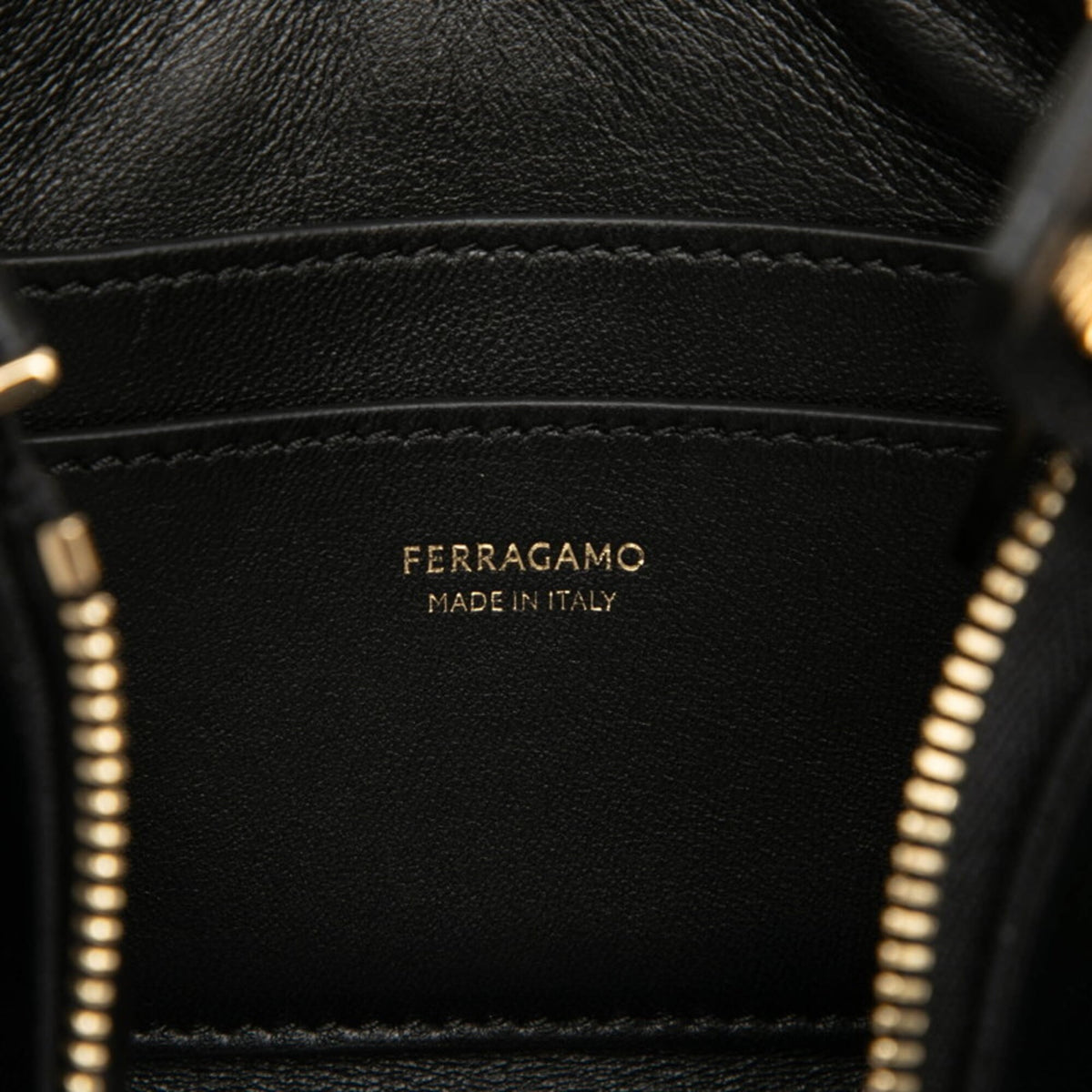 Salvatore Ferragamo Black Leather Shoulder Bag (Pre-Owned)