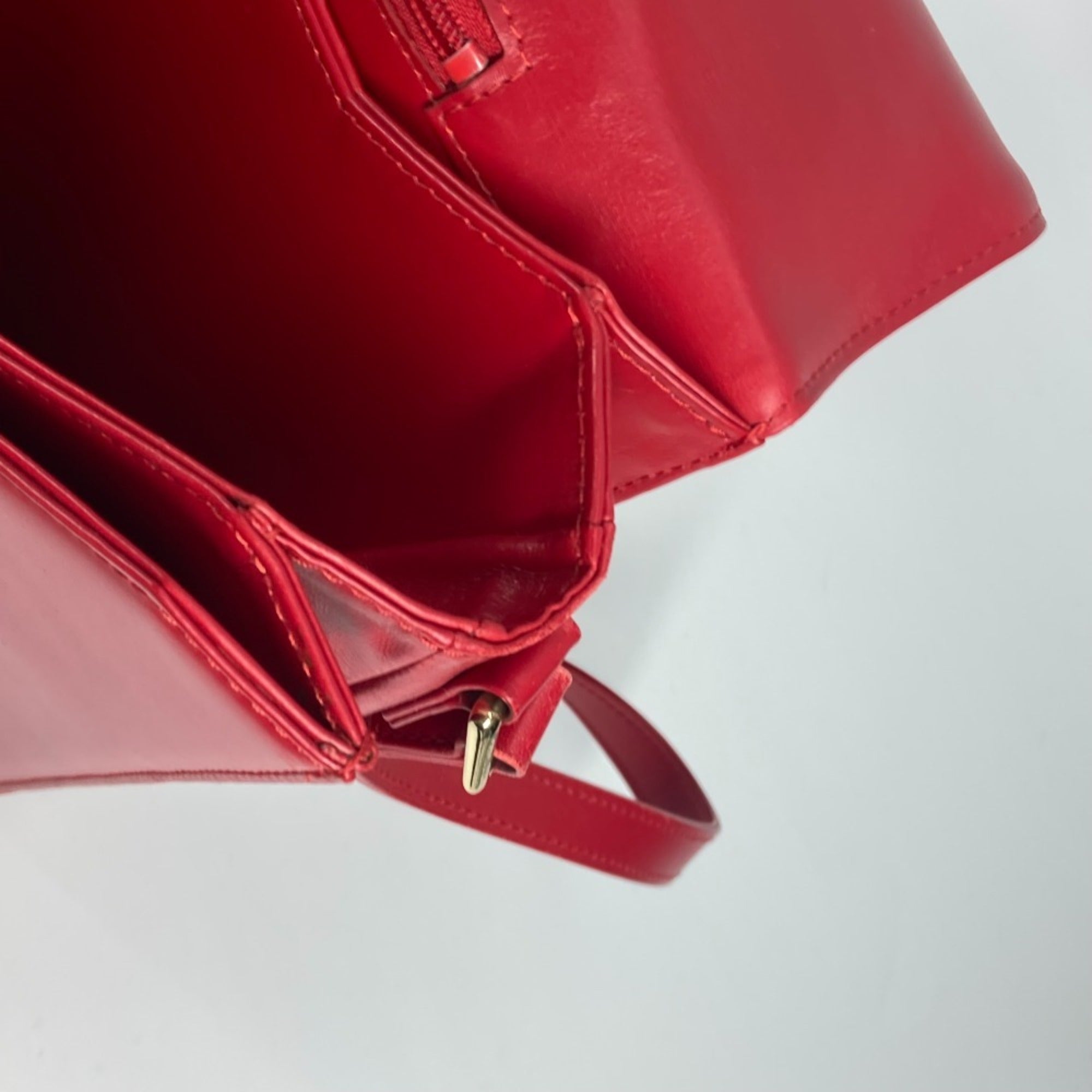 Louis Vuitton Opera Red Color Leather Shoulder Bag (Pre-Owned)