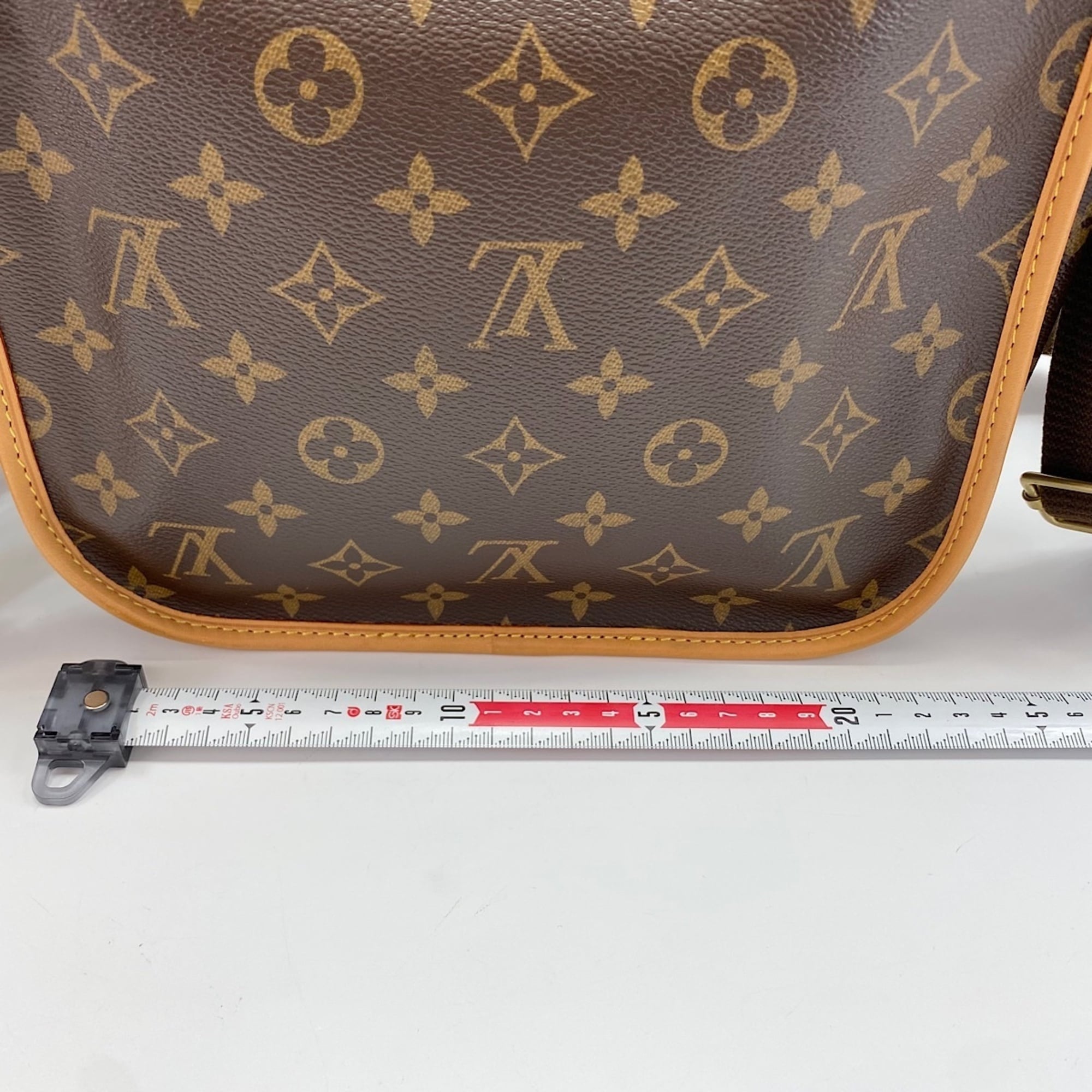 Louis Vuitton Brown Shoulder Bag (Pre-Owned)