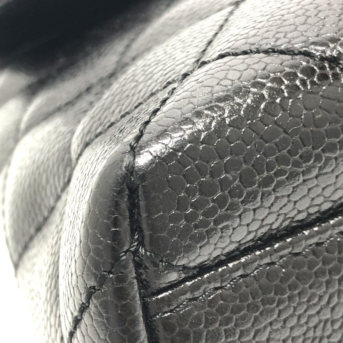 Chanel Black Leather Handbag (Pre-Owned)