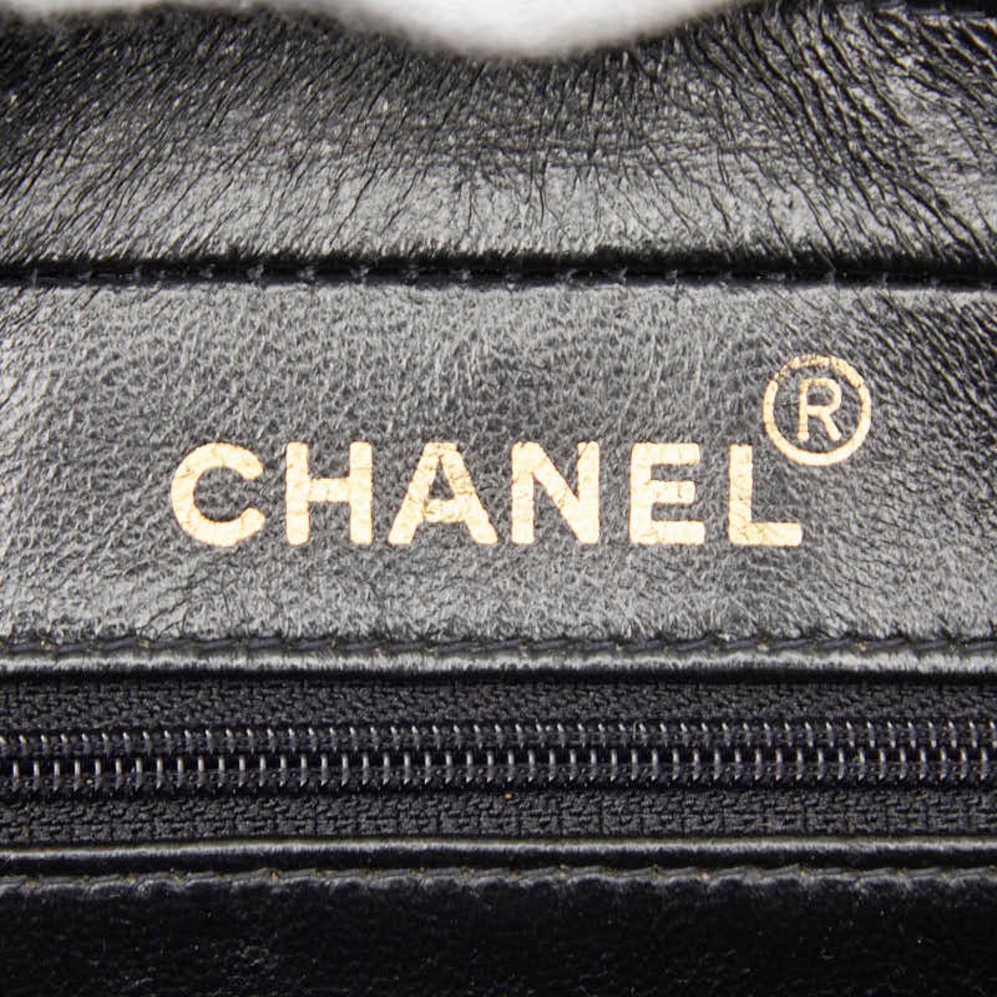 Chanel Black Leather Shoulder Bag (Pre-Owned)