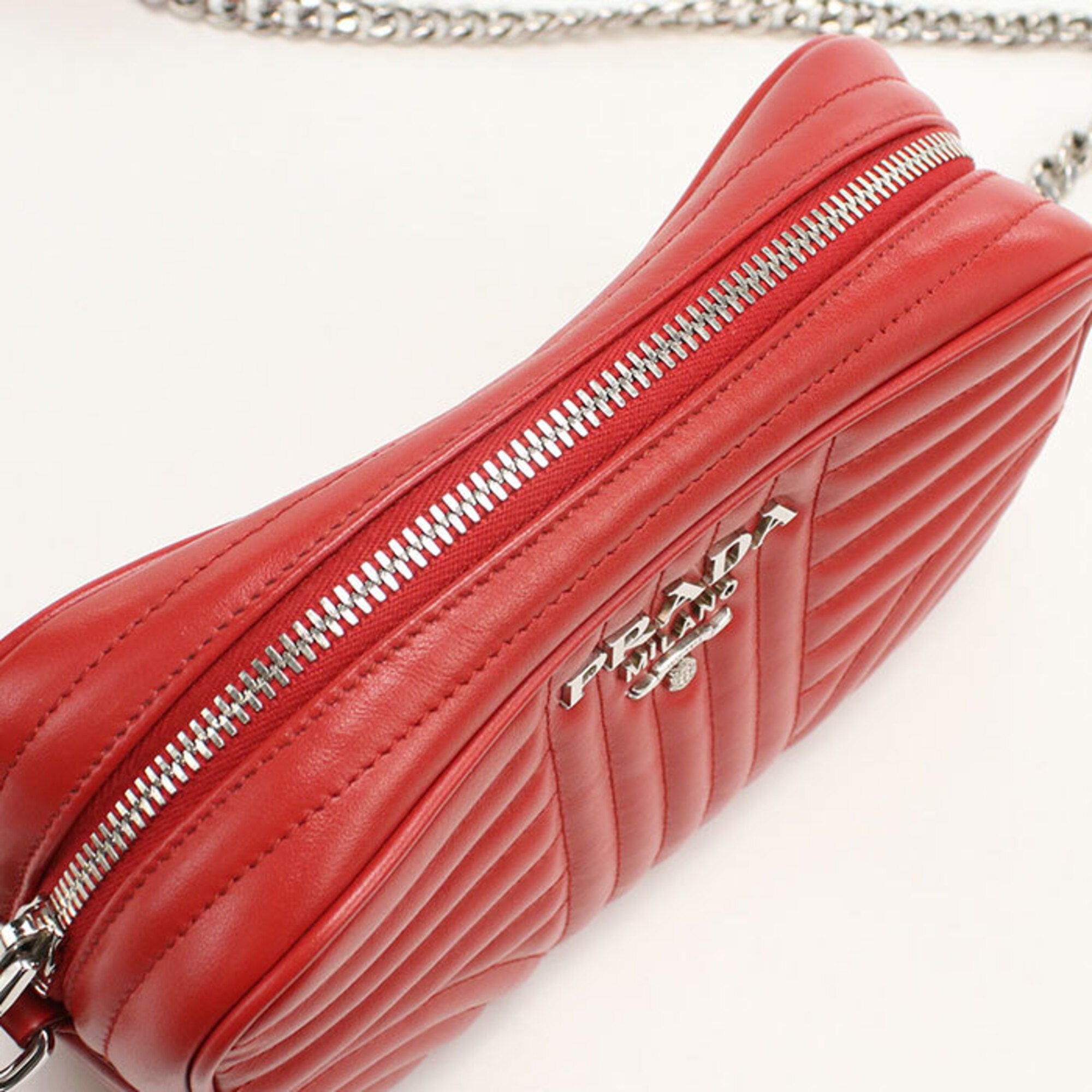 Prada Red Color Leather Shoulder Bag (Pre-Owned)