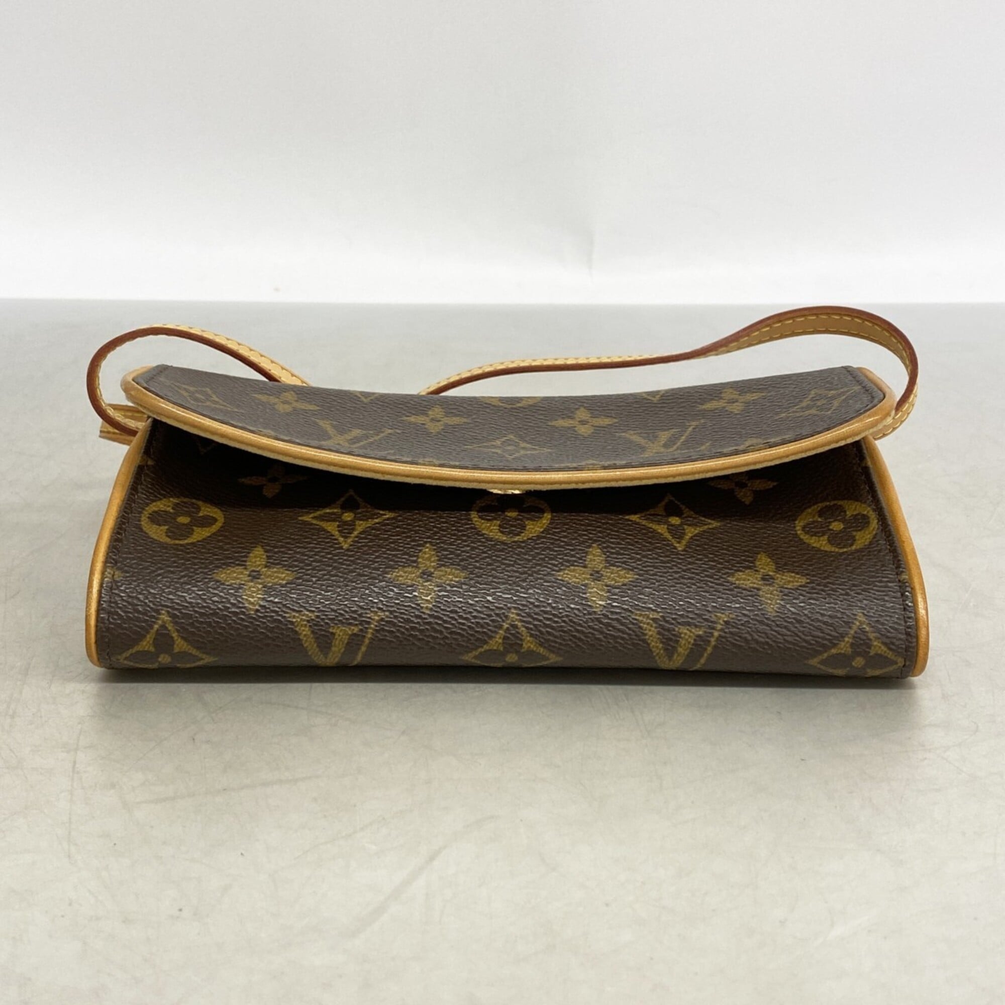 Louis Vuitton Brown Shoulder Bag (Pre-Owned)