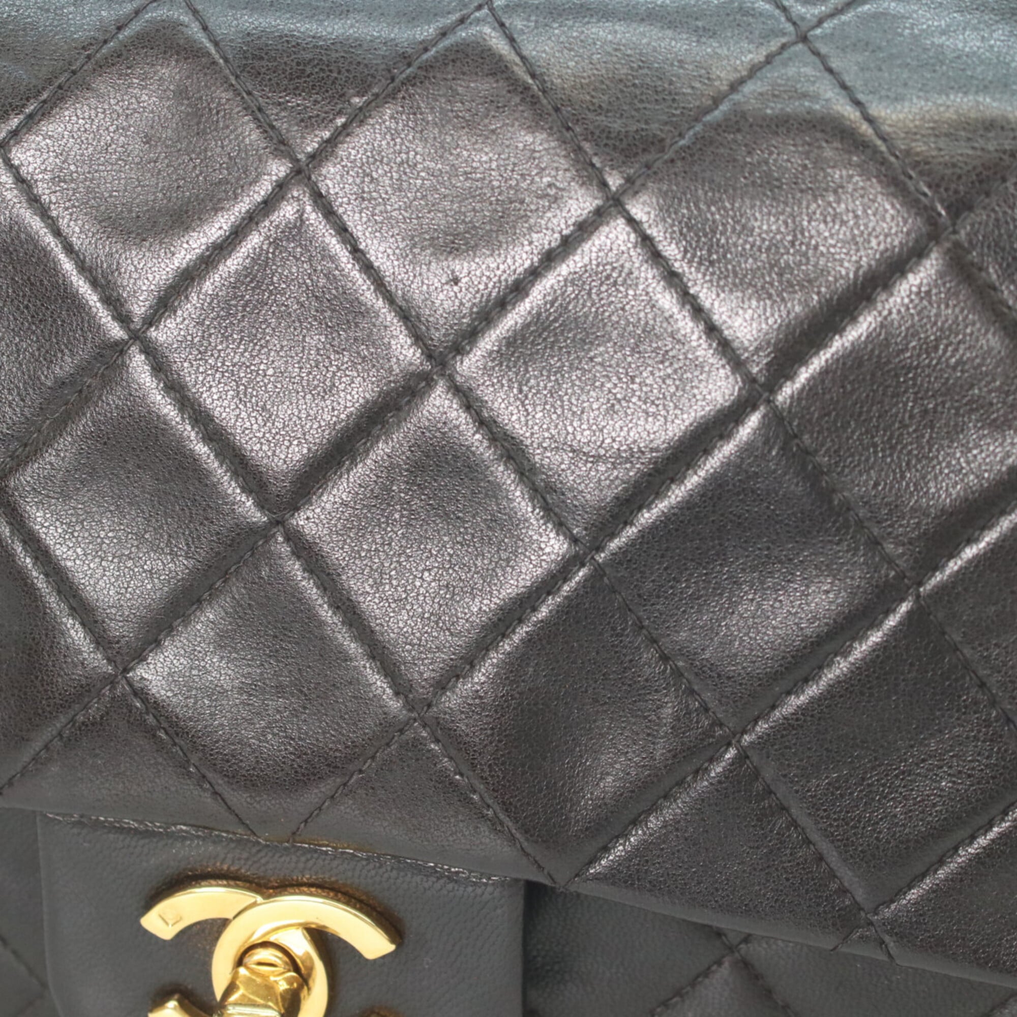 Chanel Black Leather Shoulder Bag (Pre-Owned)