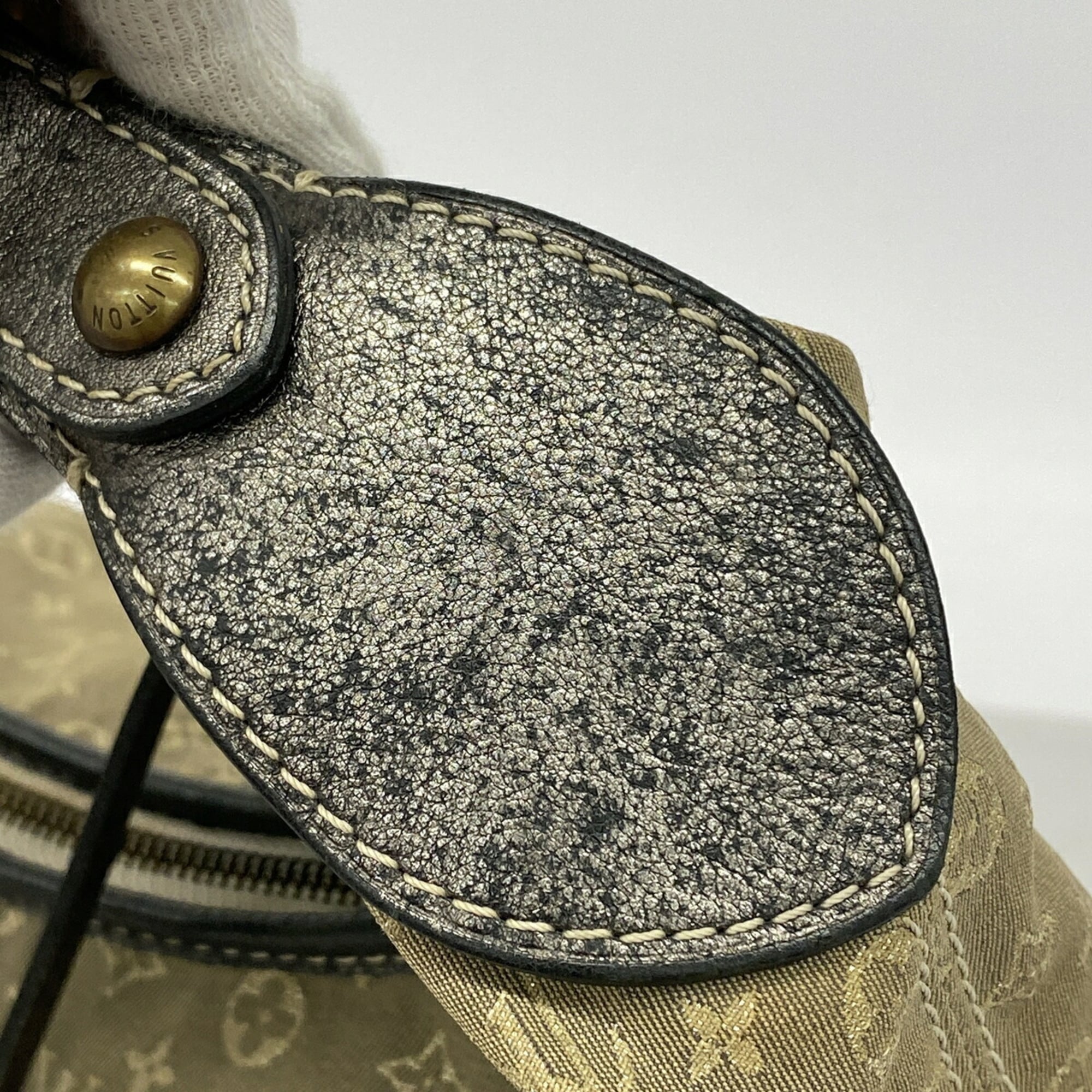 Louis Vuitton Platine Shoulder Bag (Pre-Owned)