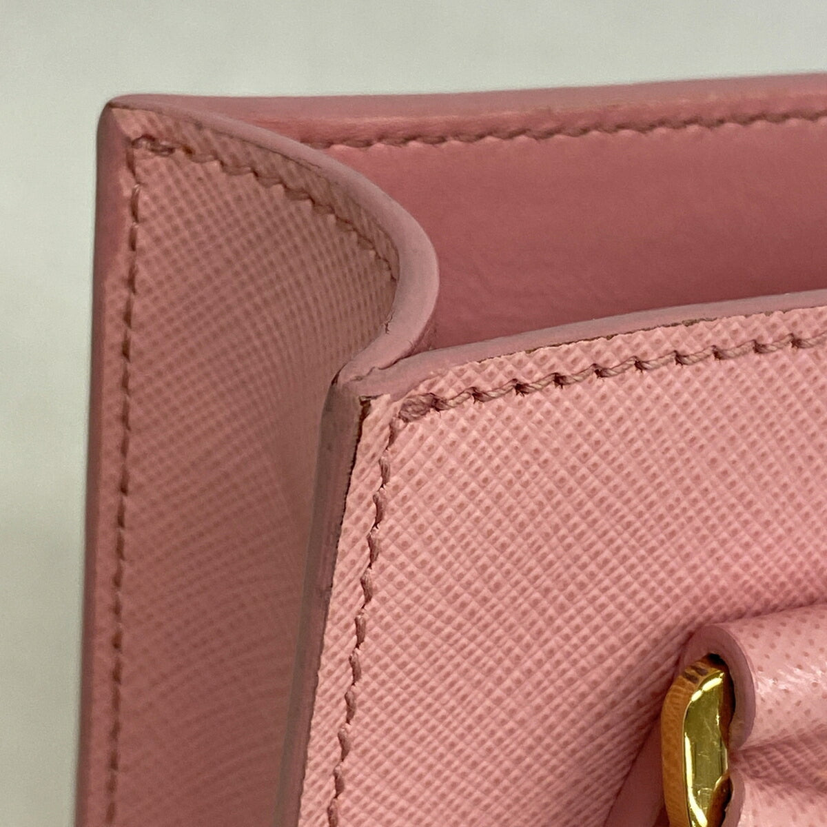 Prada Pink Leather Handbag (Pre-Owned)