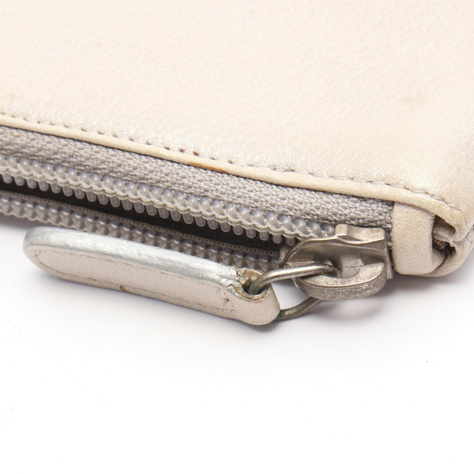 Chanel Silver Leather Coin Purse/Coin Case (Pre-Owned)