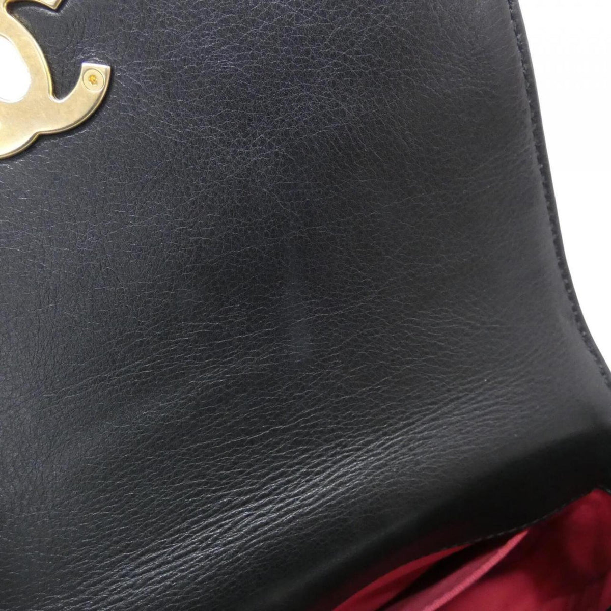 Chanel Black Leather Shoulder Bag (Pre-Owned)