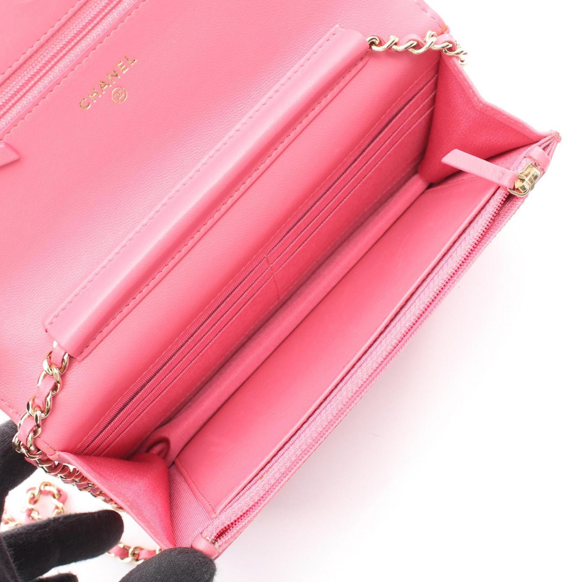 Chanel Pink Leather Handbag Shoulder Bag (Pre-Owned)