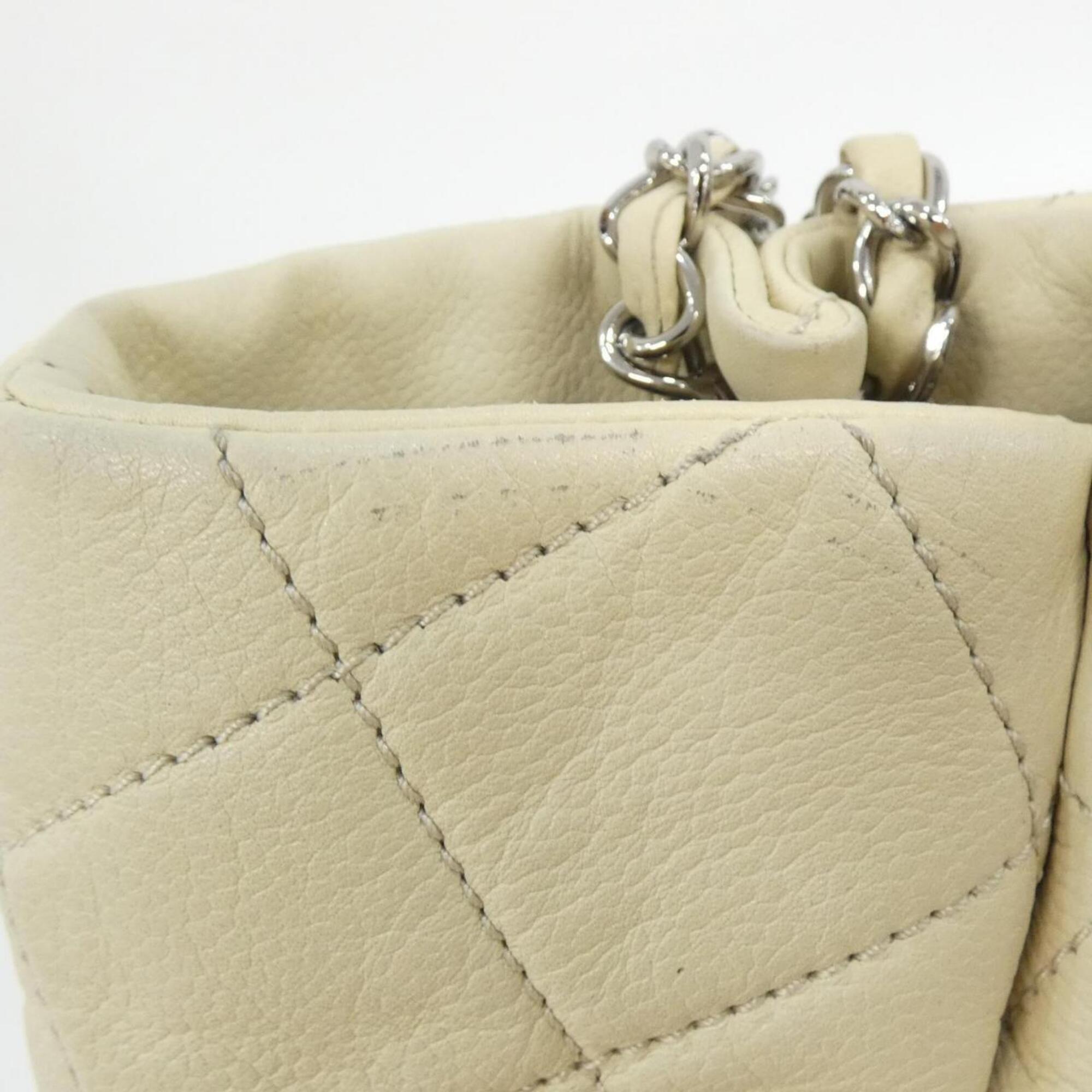 Chanel Ivory Ivory Handbag (Pre-Owned)