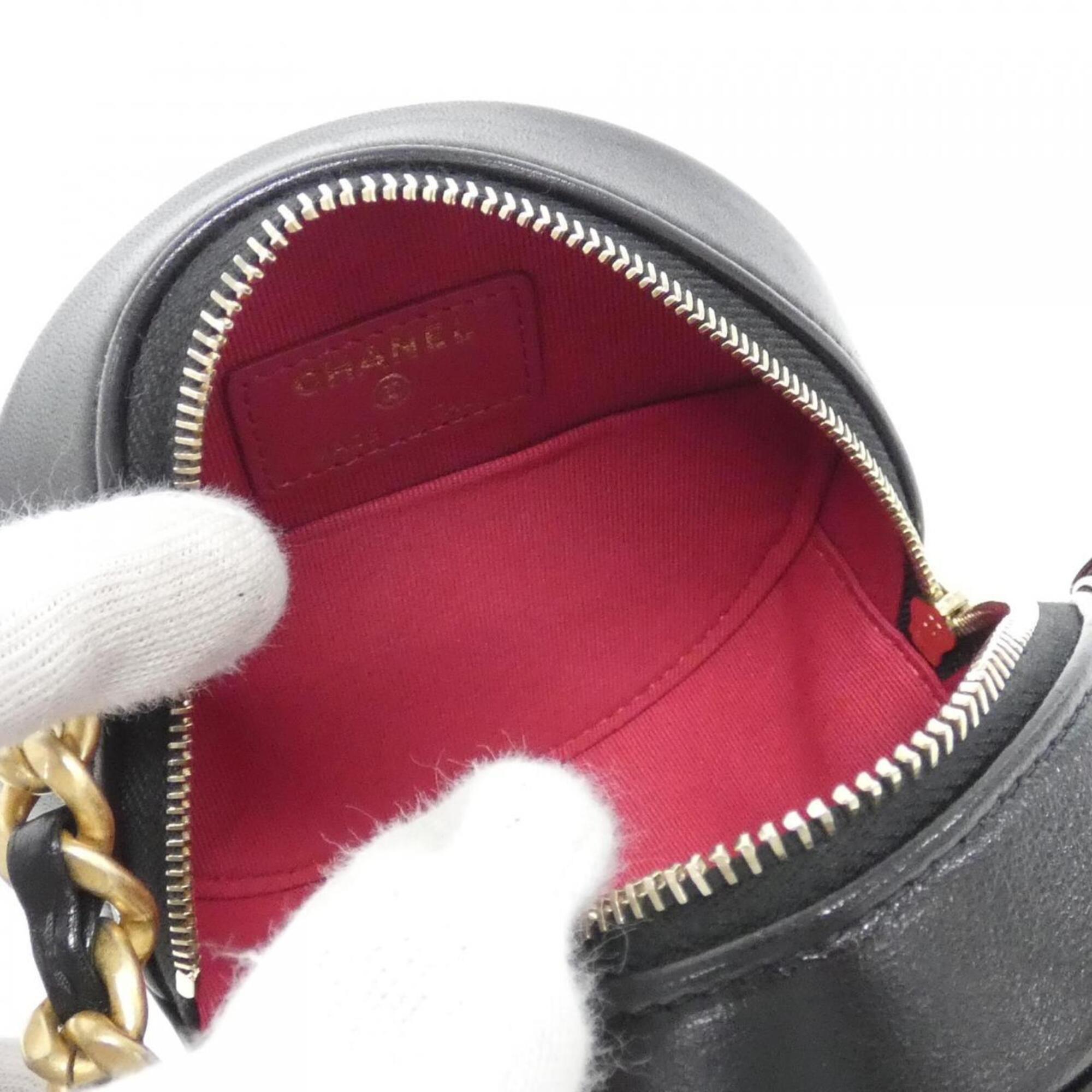 Chanel Black Leather Shoulder Bag (Pre-Owned)