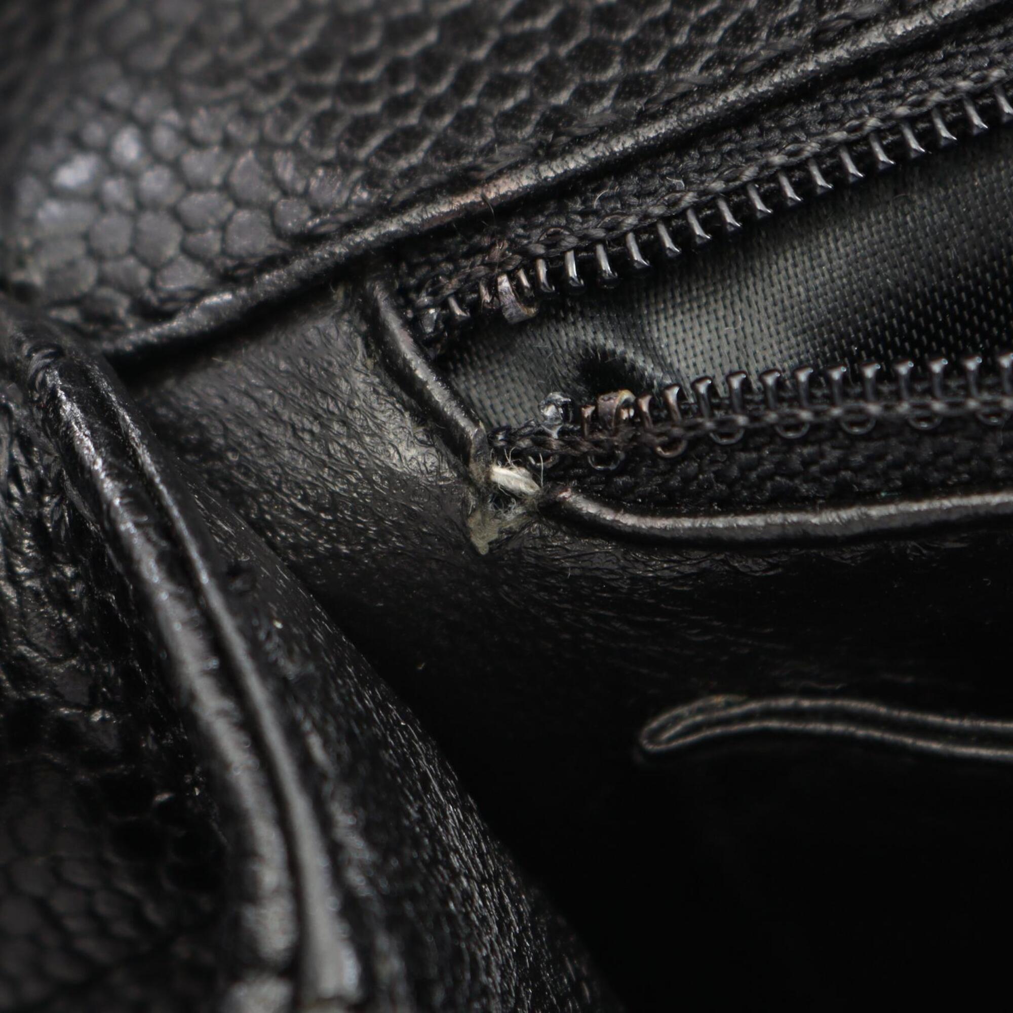 Chanel Black Grained Calfskin Handbag (Pre-Owned)