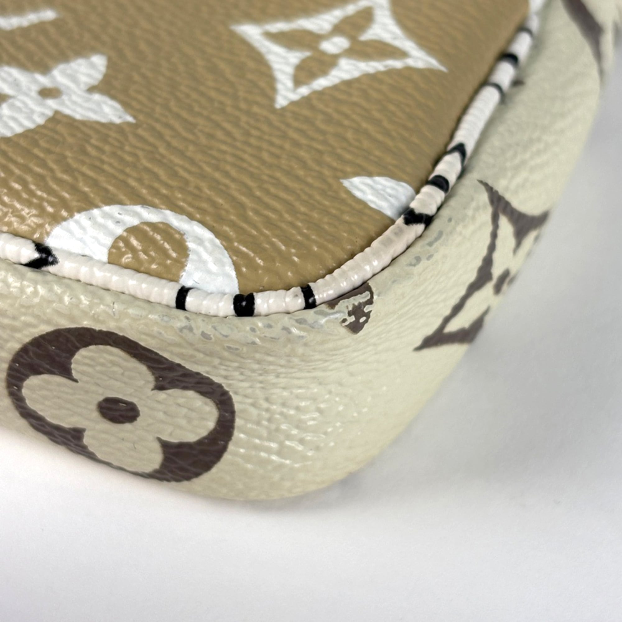 Louis Vuitton Beige Khaki Pochette Pouch (Pre-Owned)