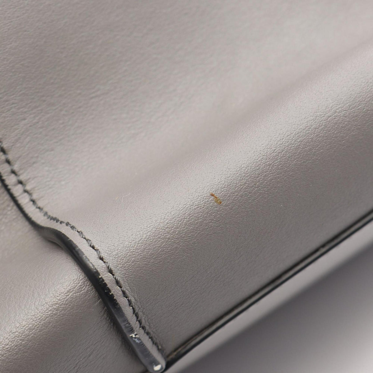 Tod's Gray Leather Handbag (Pre-Owned)