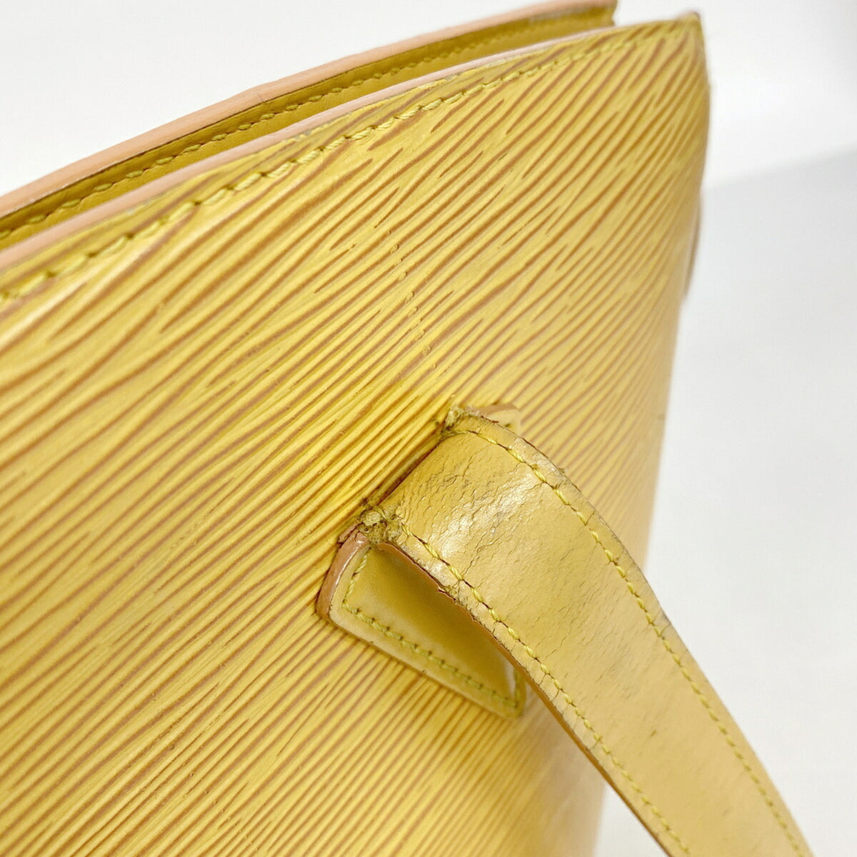 Louis Vuitton Jaune Shoulder Bag (Pre-Owned)