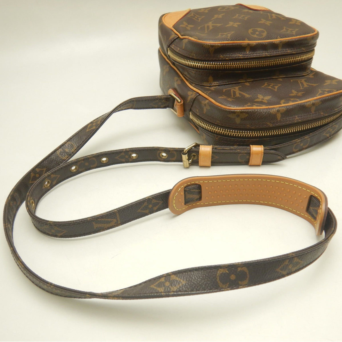 Louis Vuitton Brown Monogram Canvas Shoulder Bag (Pre-Owned)