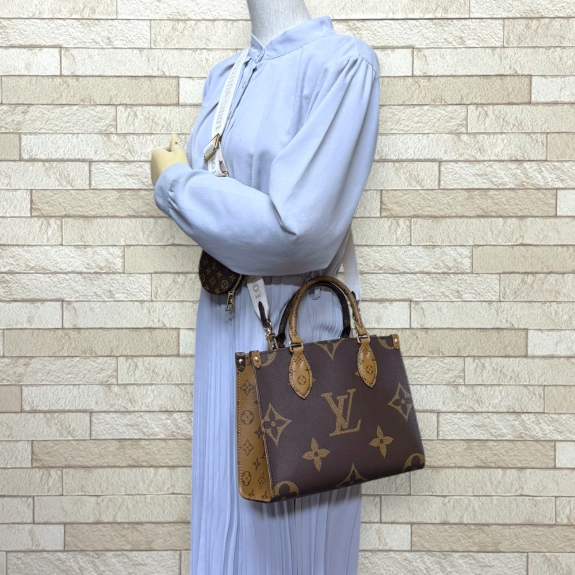Louis Vuitton Monogram Brown Monogram Monogram Reverse Shoulder Bag (Pre-Owned)