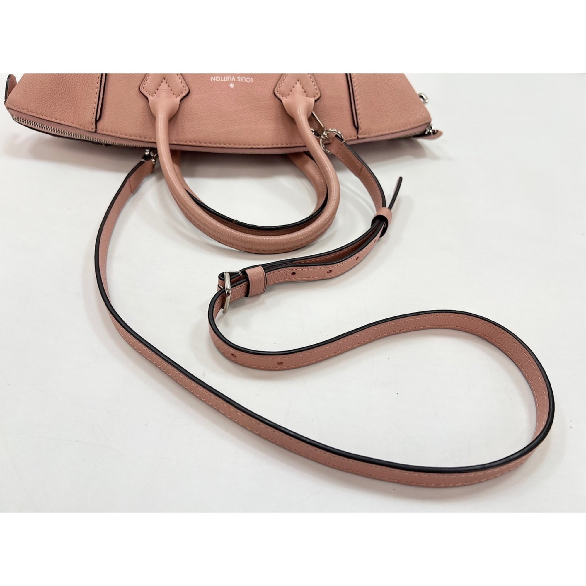 Louis Vuitton Pink Handbag (Pre-Owned)