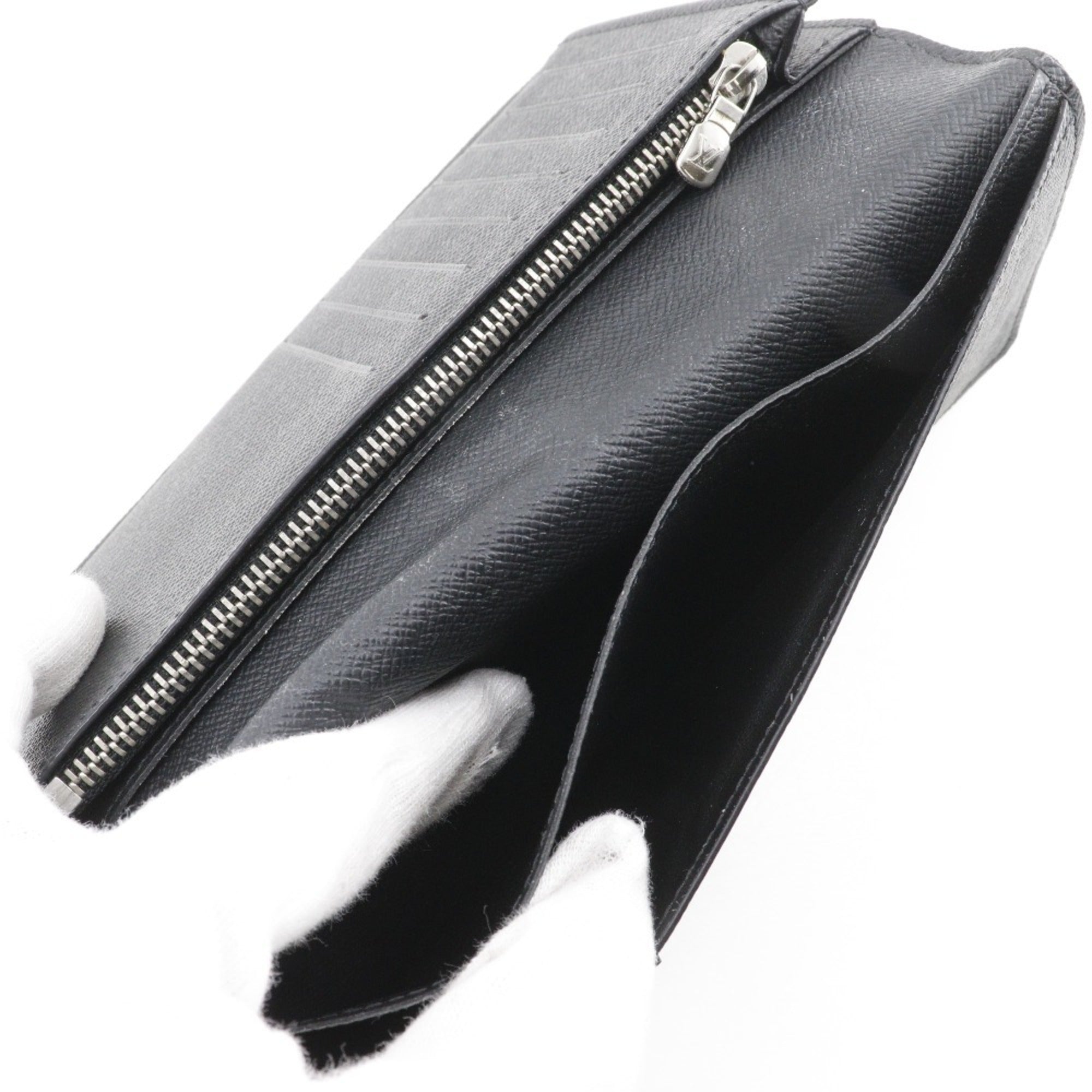 Louis Vuitton Taiga Black Noir Taiga Leather Long Wallet (Bi-Fold) (Pre-Owned)