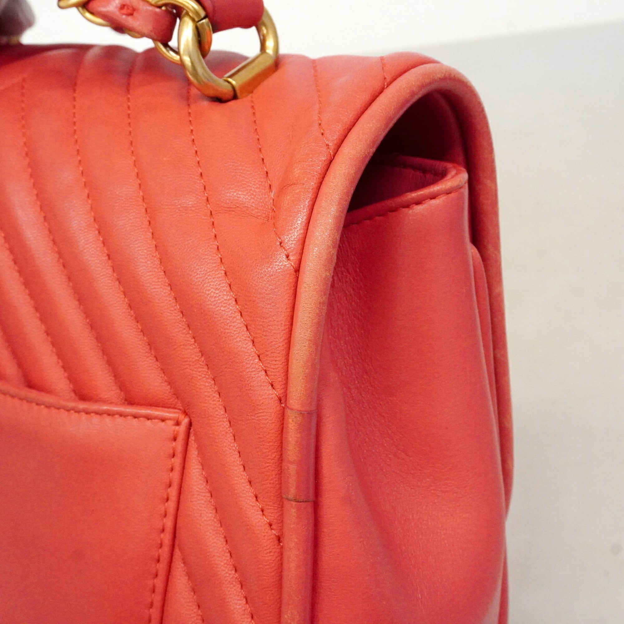Chanel Pink Leather Handbag (Pre-Owned)
