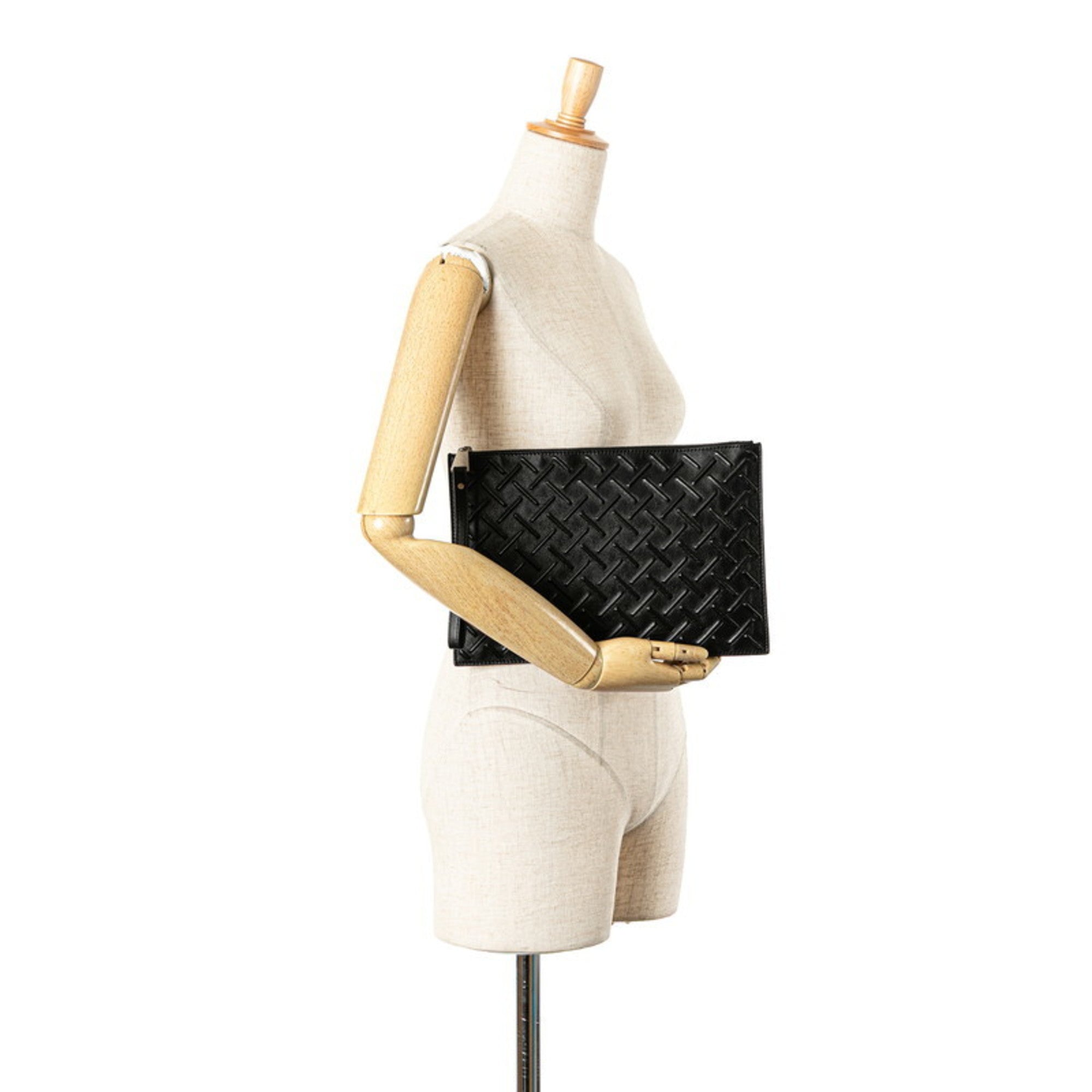 Bottega Veneta Black Leather Clutch Bag (Pre-Owned)
