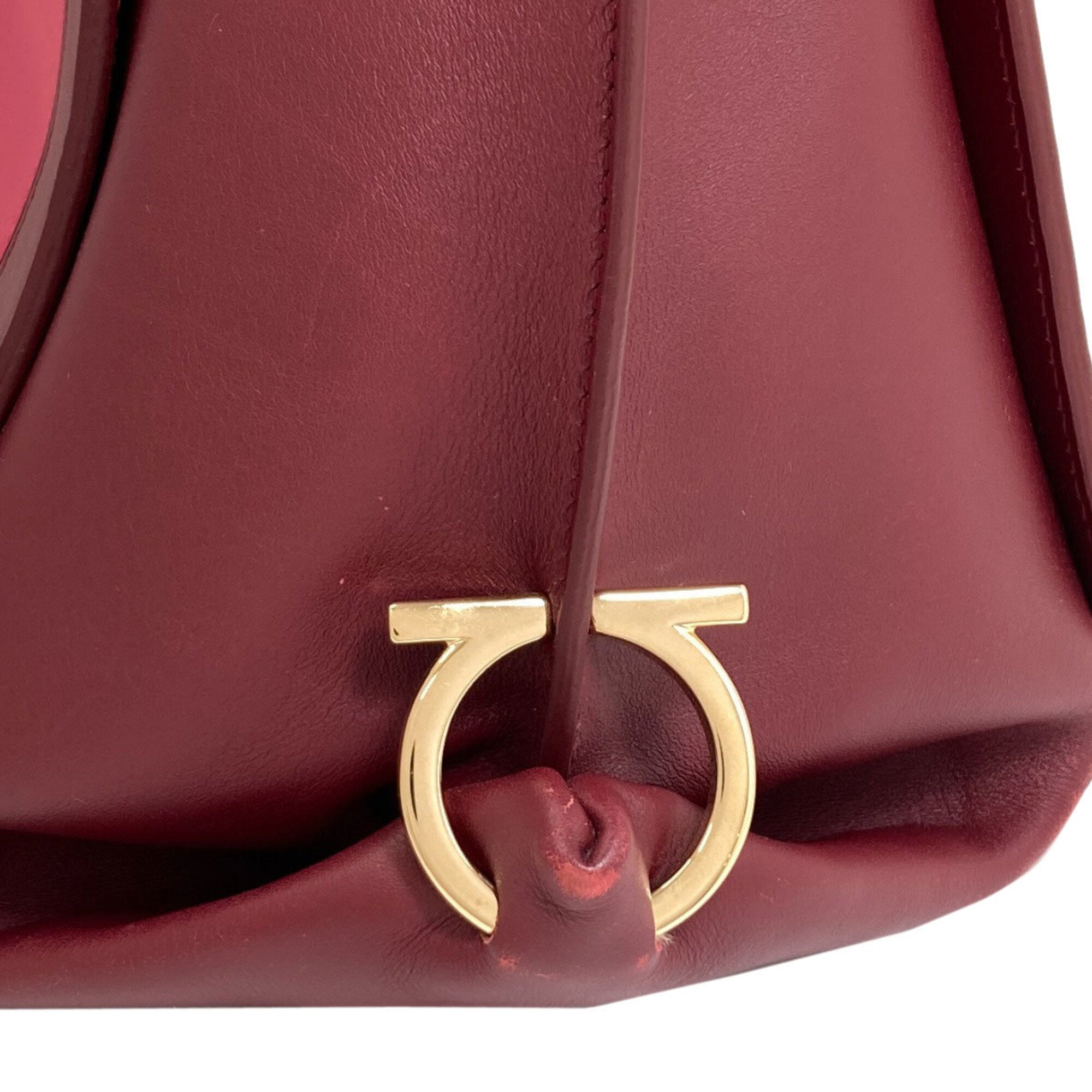 Salvatore Ferragamo Gancini Bordeaux Pink Leather Handbag (Pre-Owned)