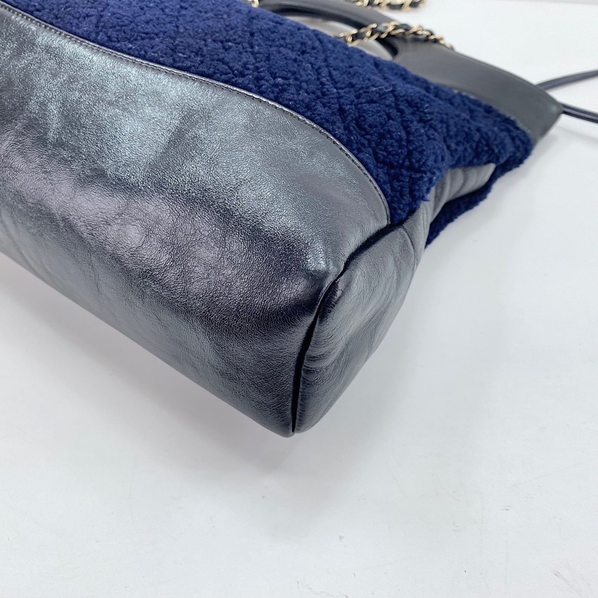 Chanel Navy Shoulder Bag (Pre-Owned)