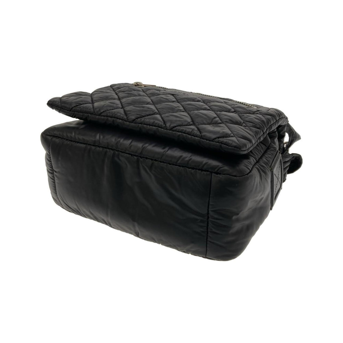 Chanel Black Nylon Shoulder Bag (Pre-Owned)