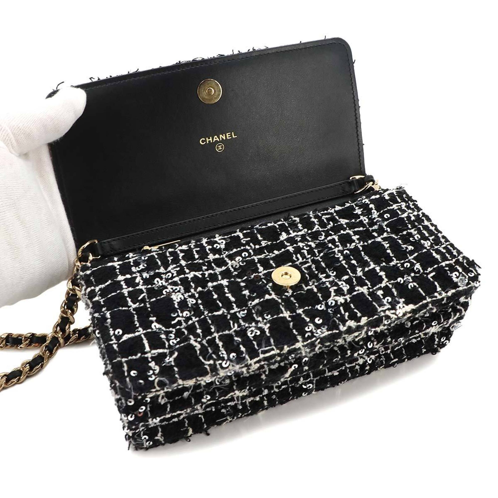 Chanel Matelasse Black White Tweed Leather Chain/Shoulder Wallet (Pre-Owned)