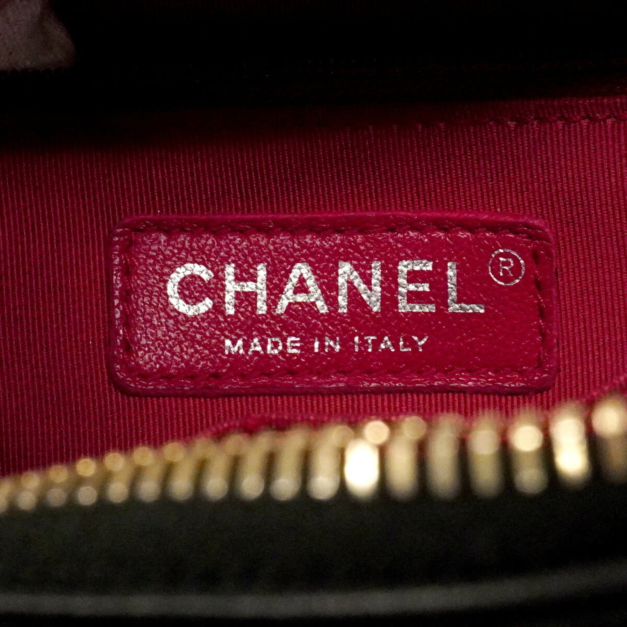 Chanel Black Leather Shoulder Bag (Pre-Owned)