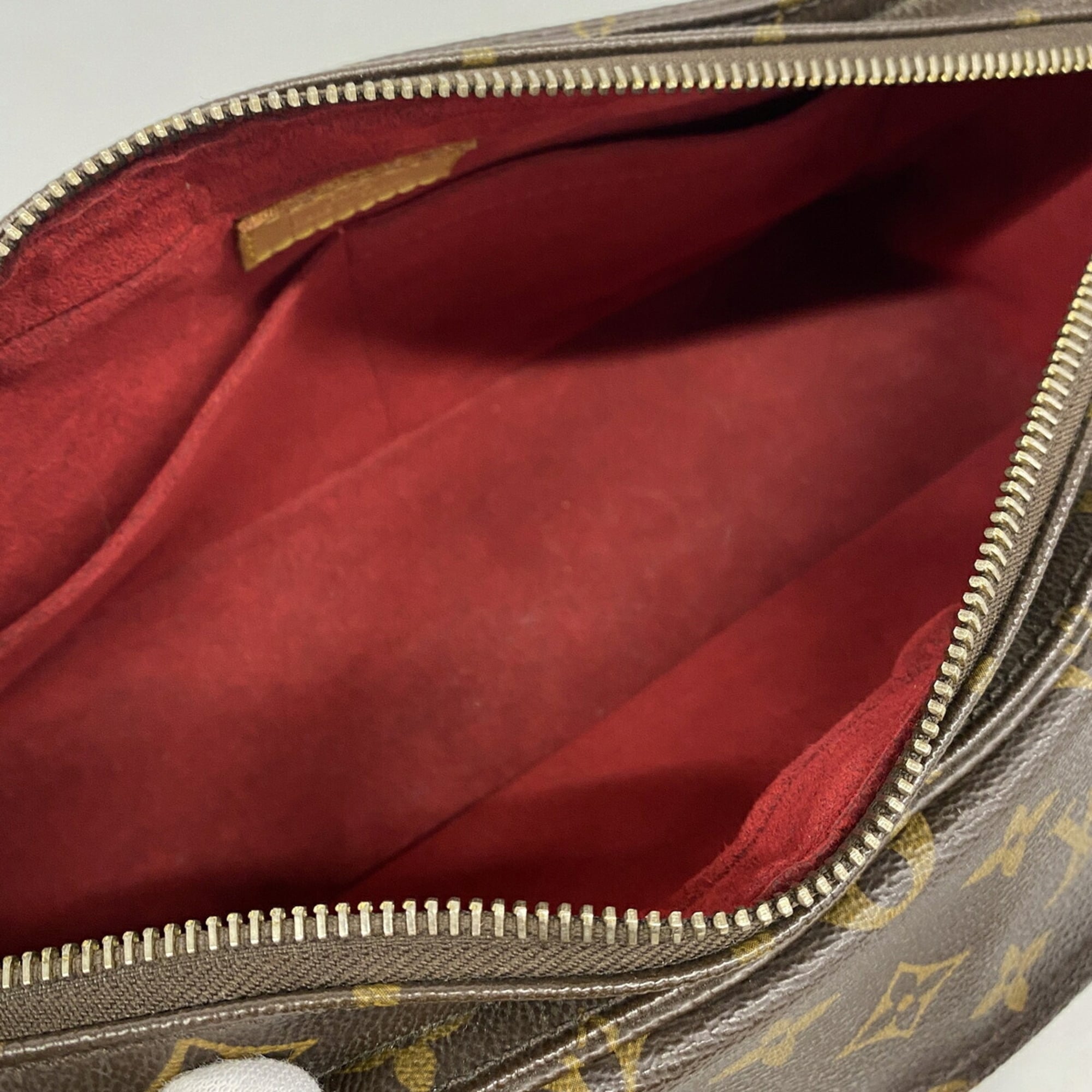 Louis Vuitton Brown Shoulder Bag (Pre-Owned)