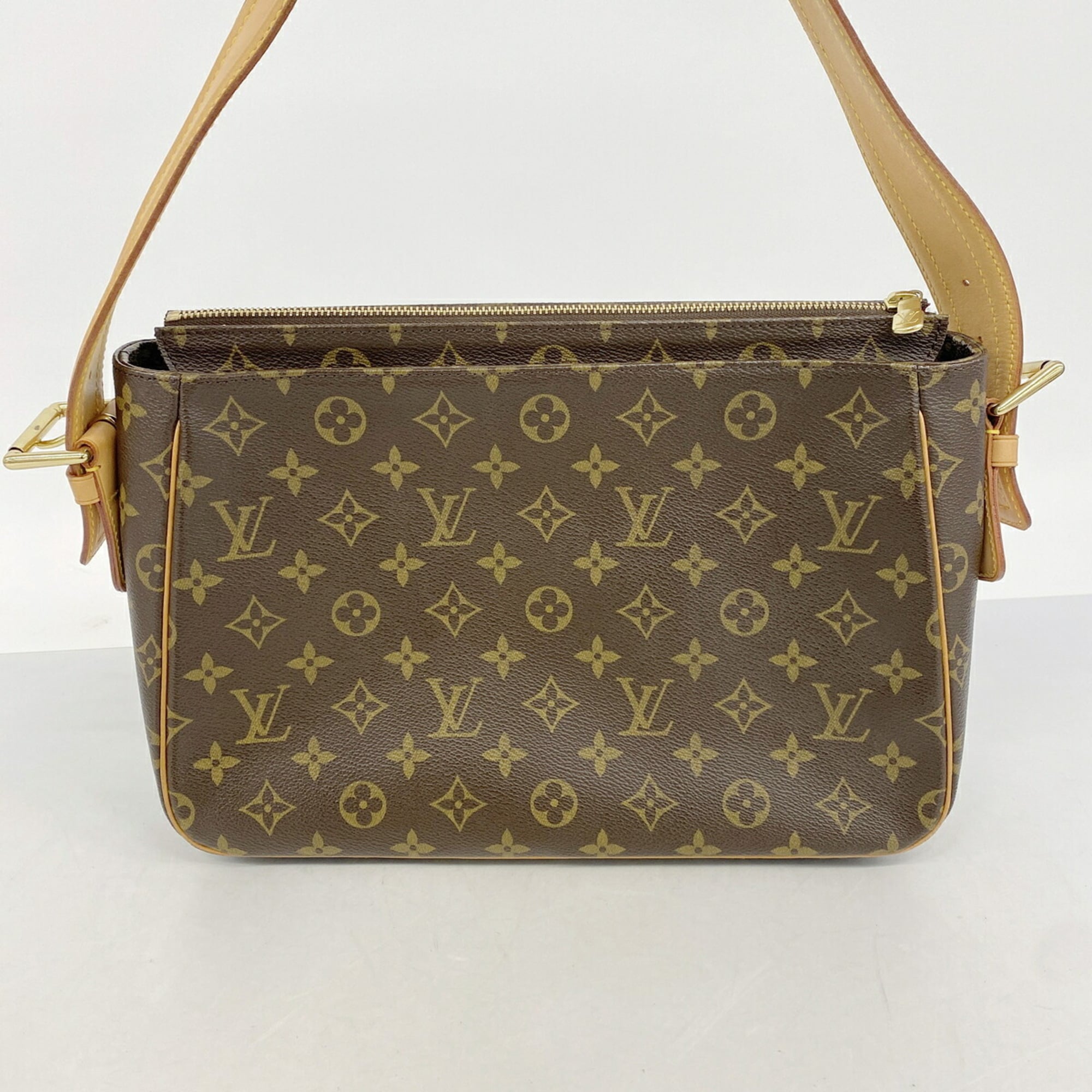 Louis Vuitton Brown Shoulder Bag (Pre-Owned)