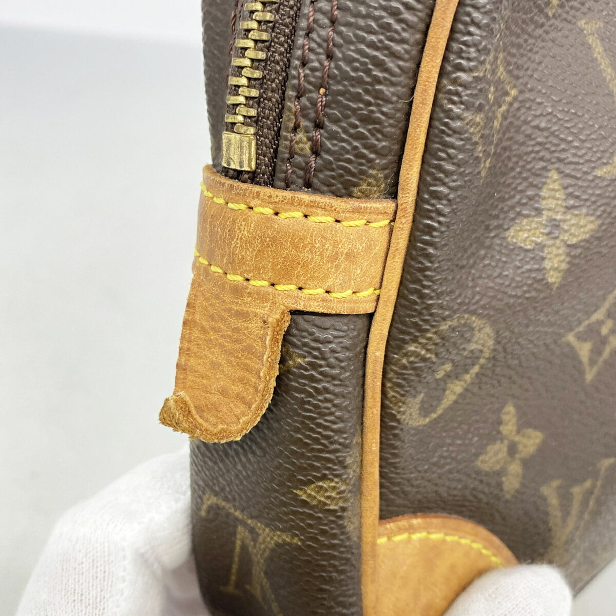Louis Vuitton Brown Clutch Bag (Pre-Owned)