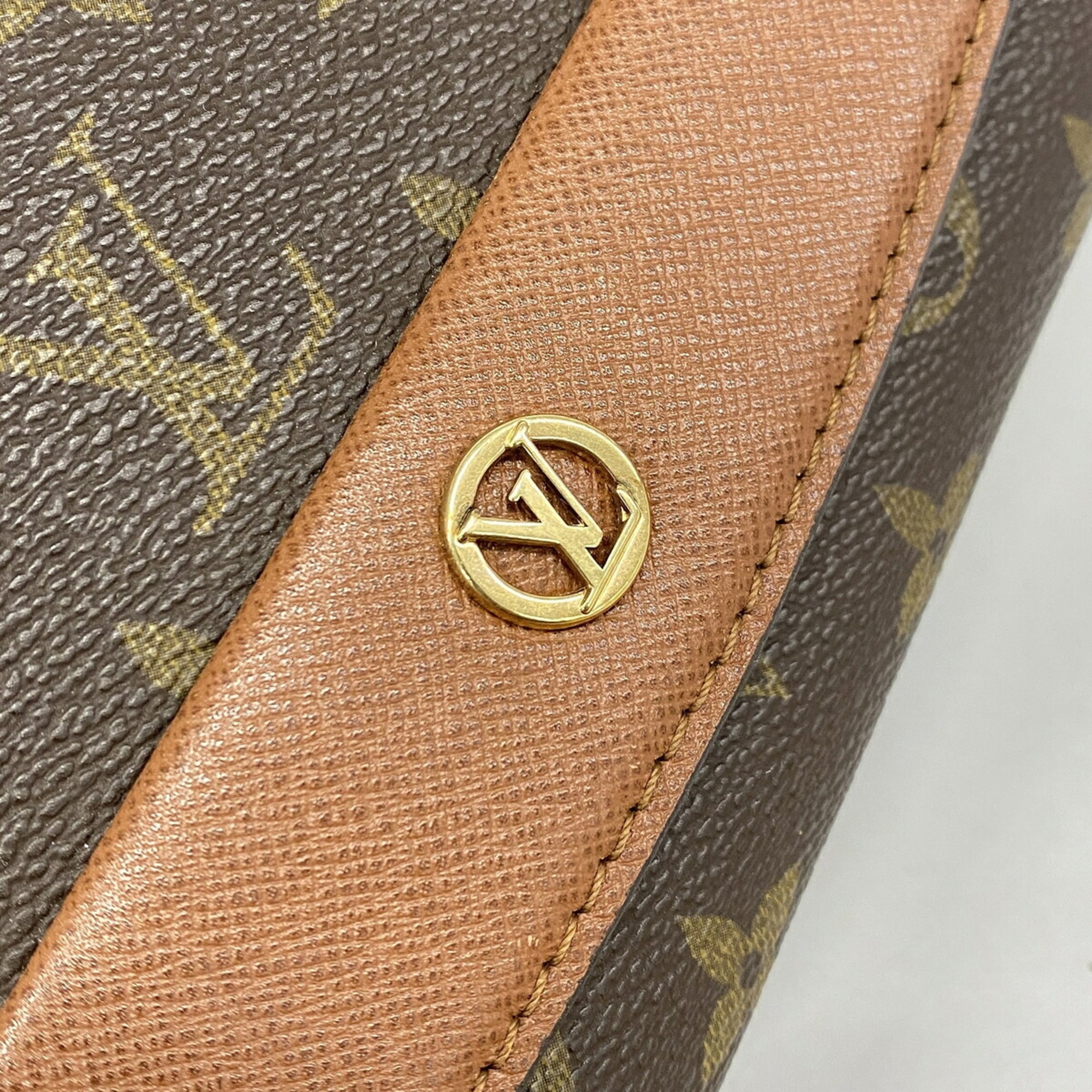 Louis Vuitton Brown Shoulder Bag (Pre-Owned)