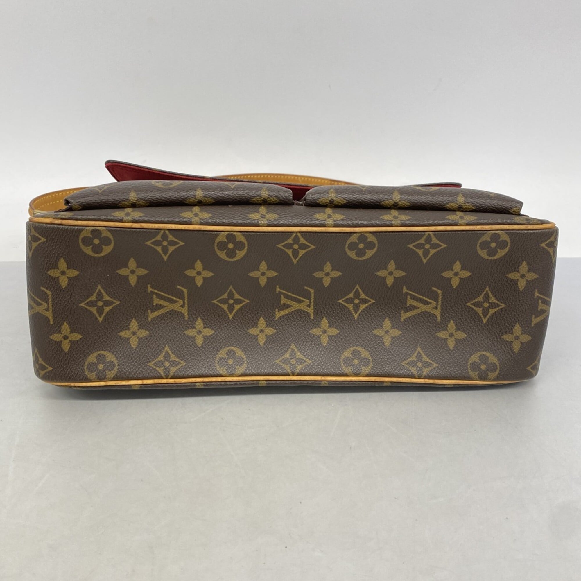 Louis Vuitton Brown Shoulder Bag (Pre-Owned)