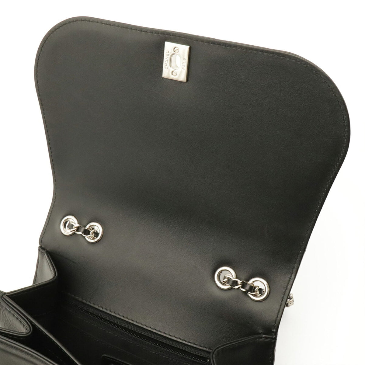Chanel Black Leather Pochette Shoulder Bag (Pre-Owned)